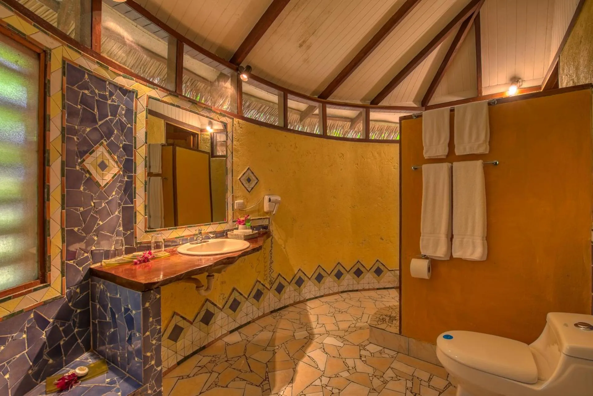 Bathroom in Hotel Shawandha Costa Rica