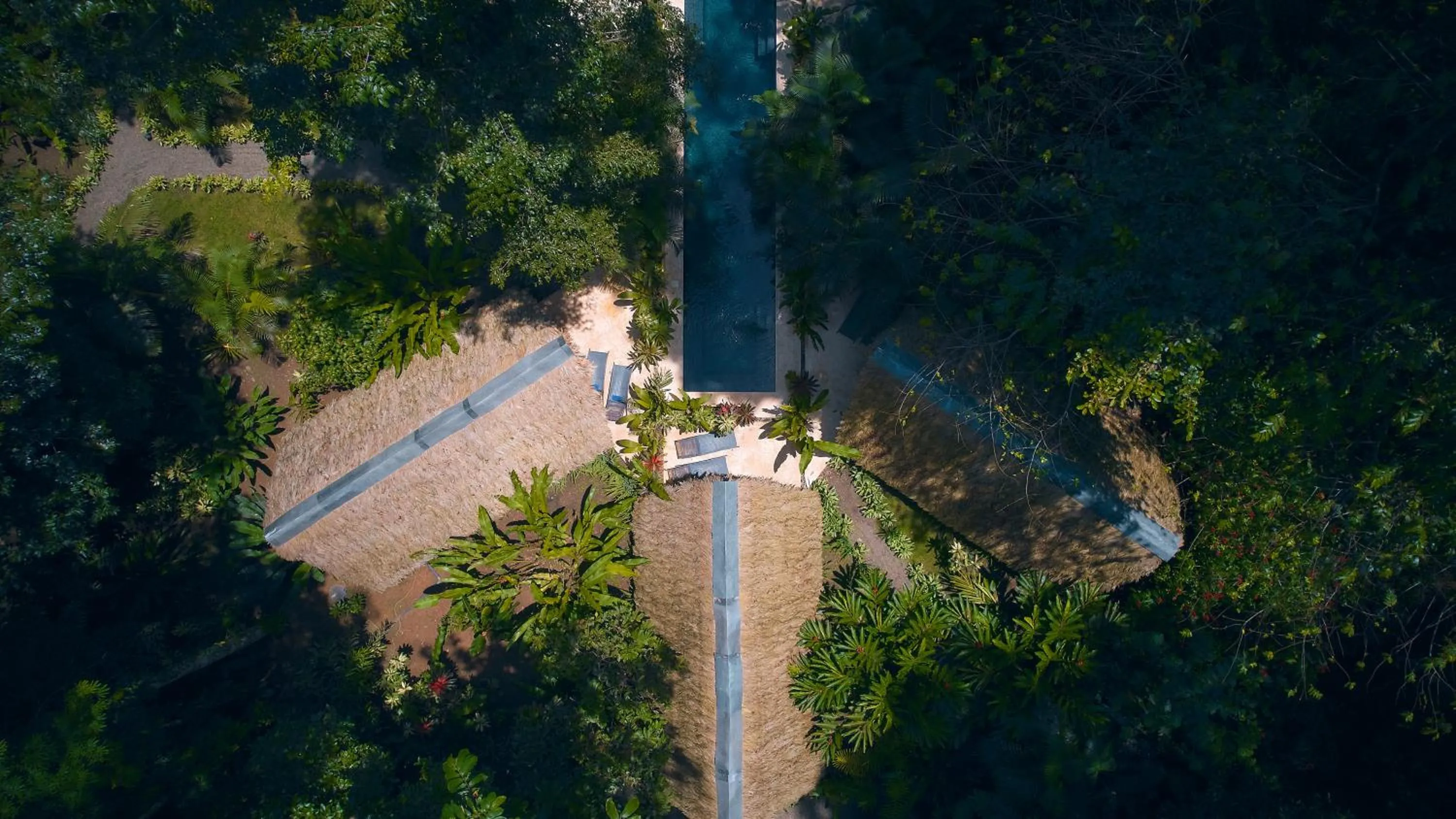 Swimming pool in Hotel Shawandha Costa Rica