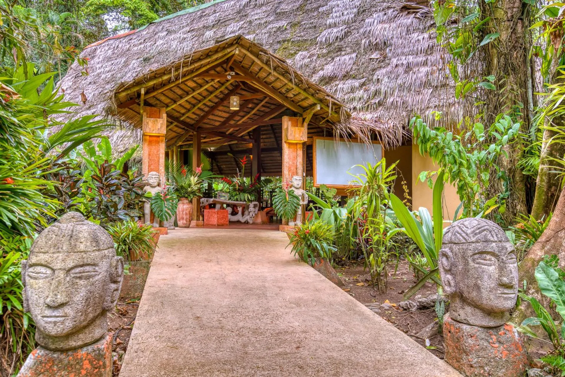 Facade/entrance in Hotel Shawandha Costa Rica