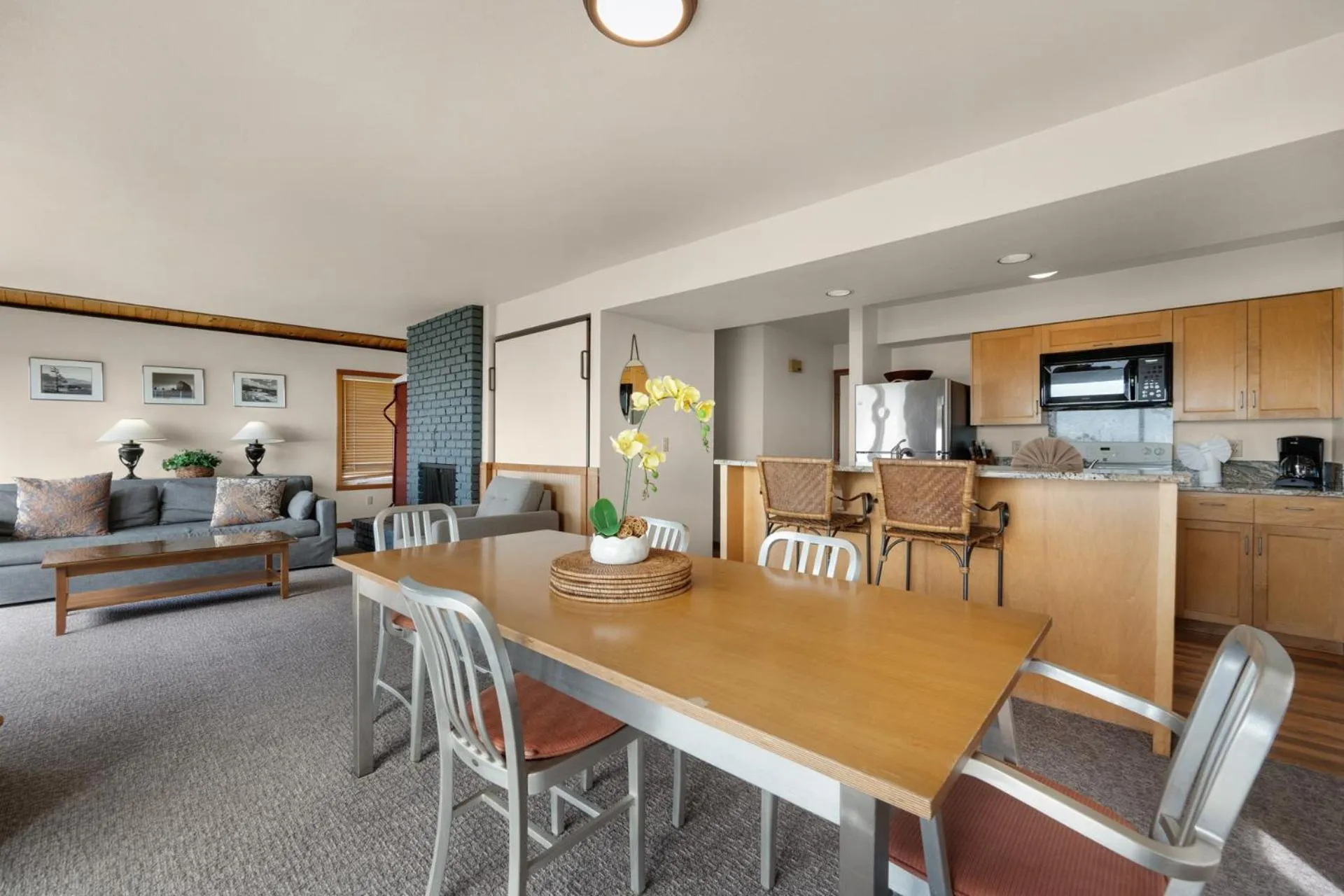 Kitchen or kitchenette in The Waves