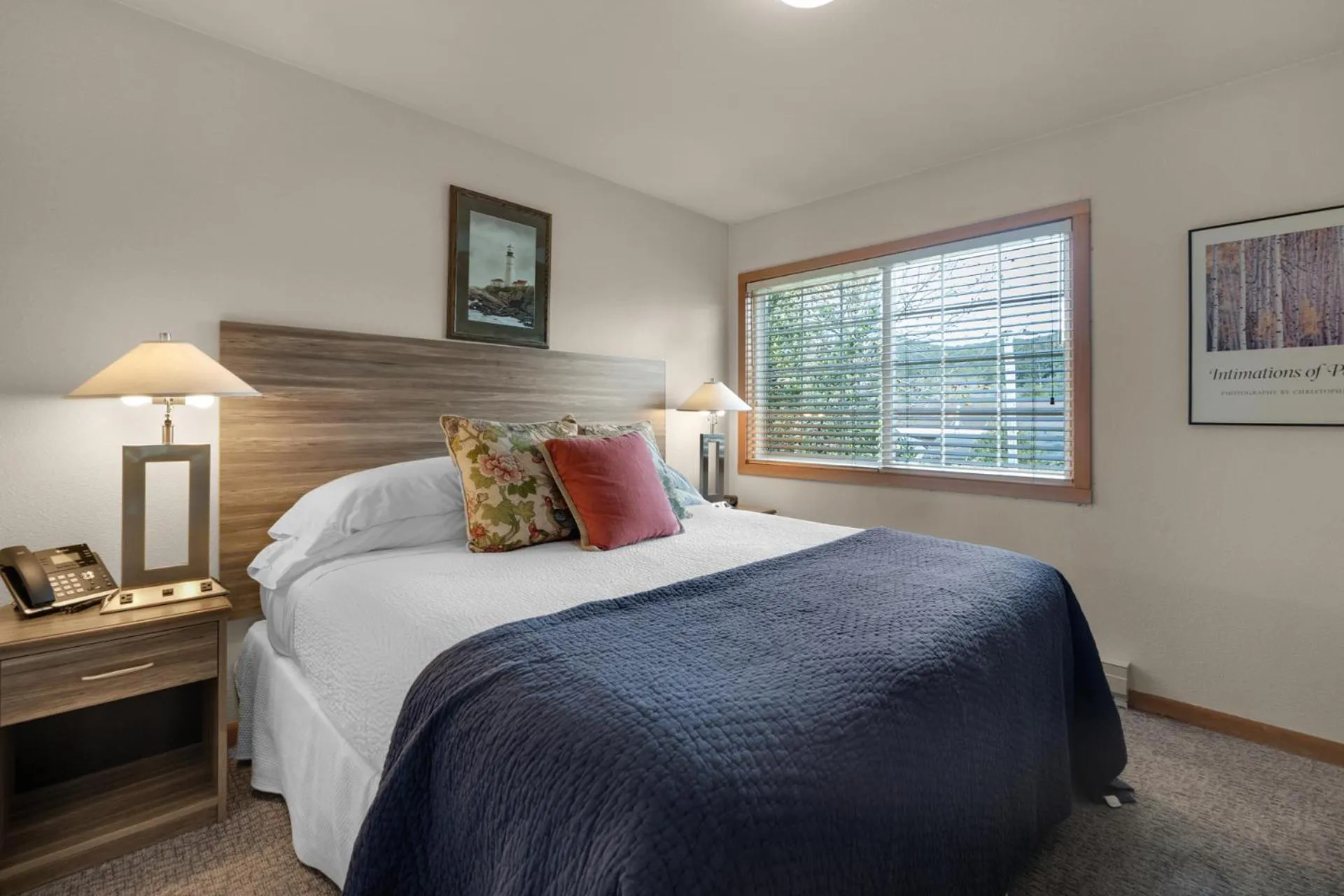 Bedroom, Bed in The Waves