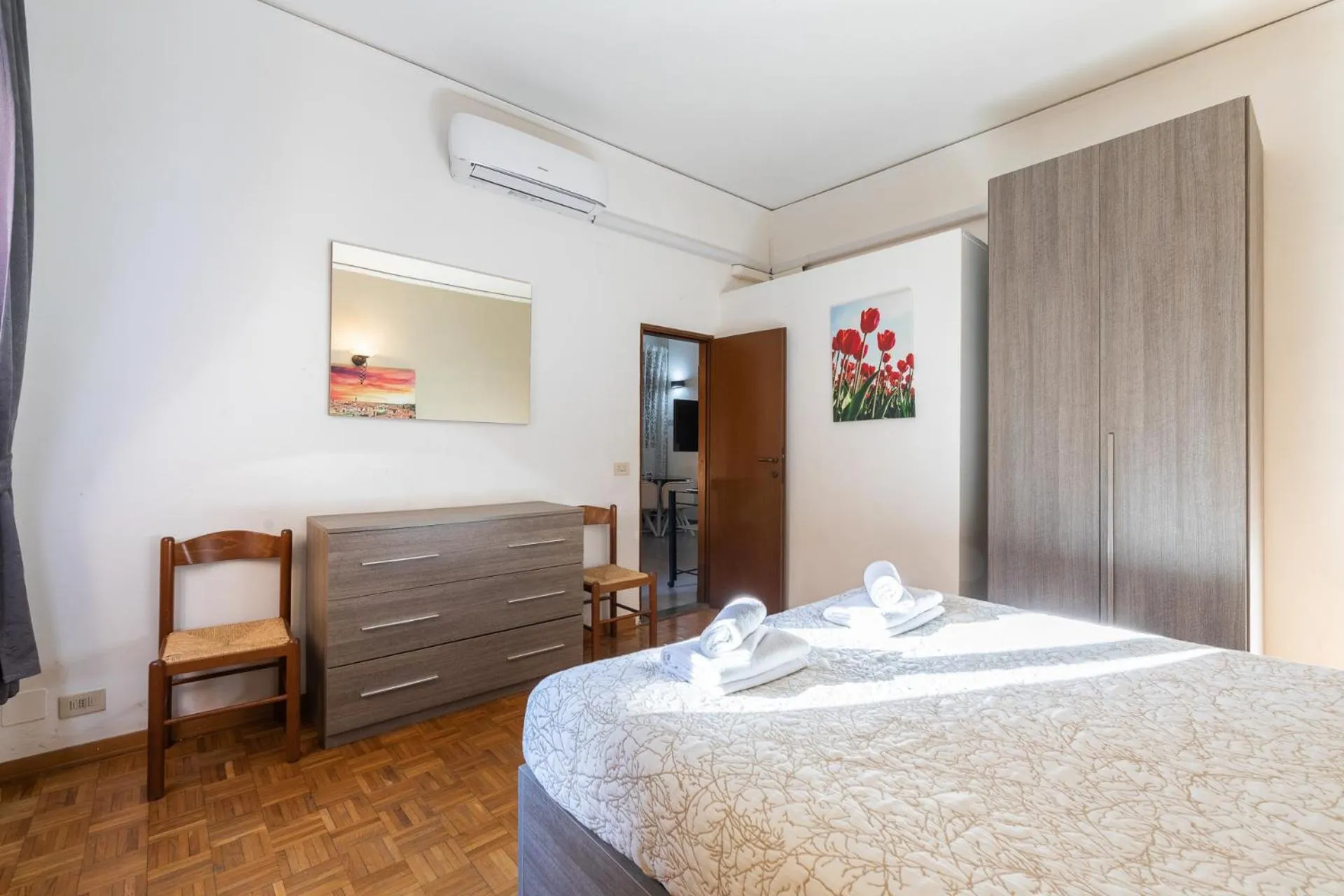 Bedroom, Bed in Firenze Rentals Ponte Vecchio Flat