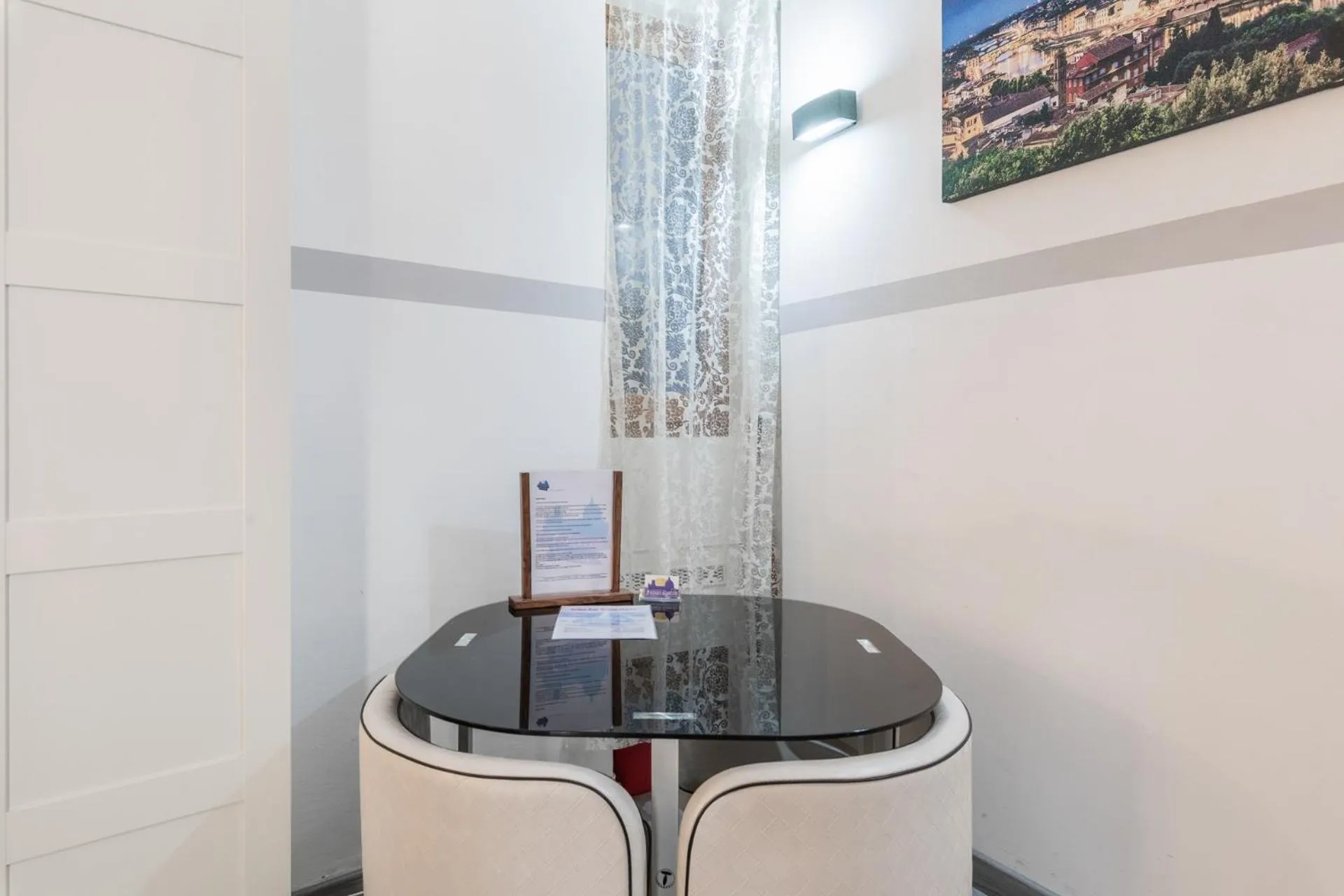 Seating area in Firenze Rentals Ponte Vecchio Flat