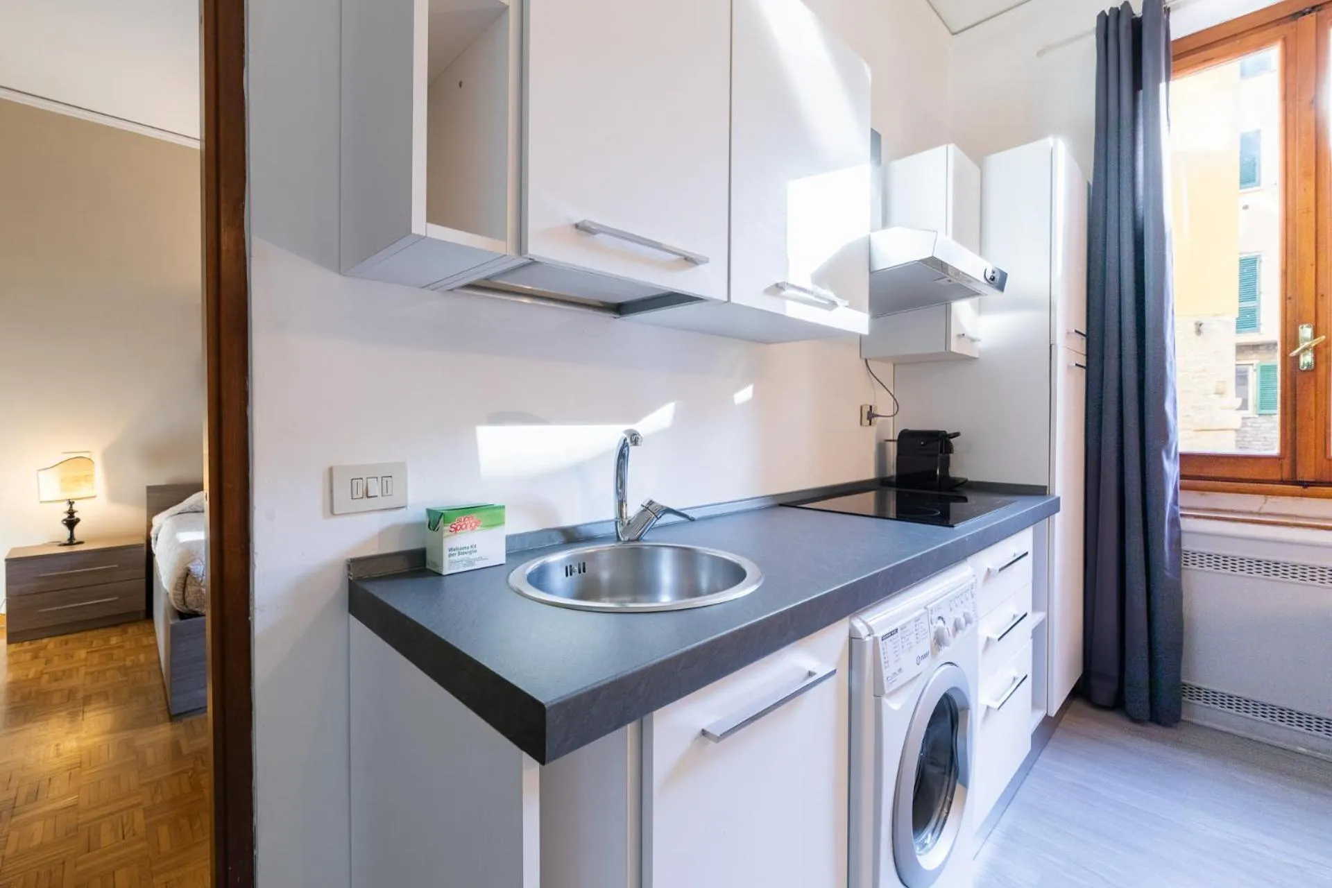 kitchen in Firenze Rentals Ponte Vecchio Flat