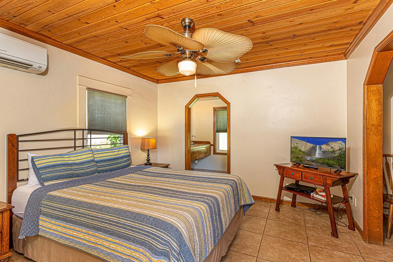 Bed in River Rock Inn