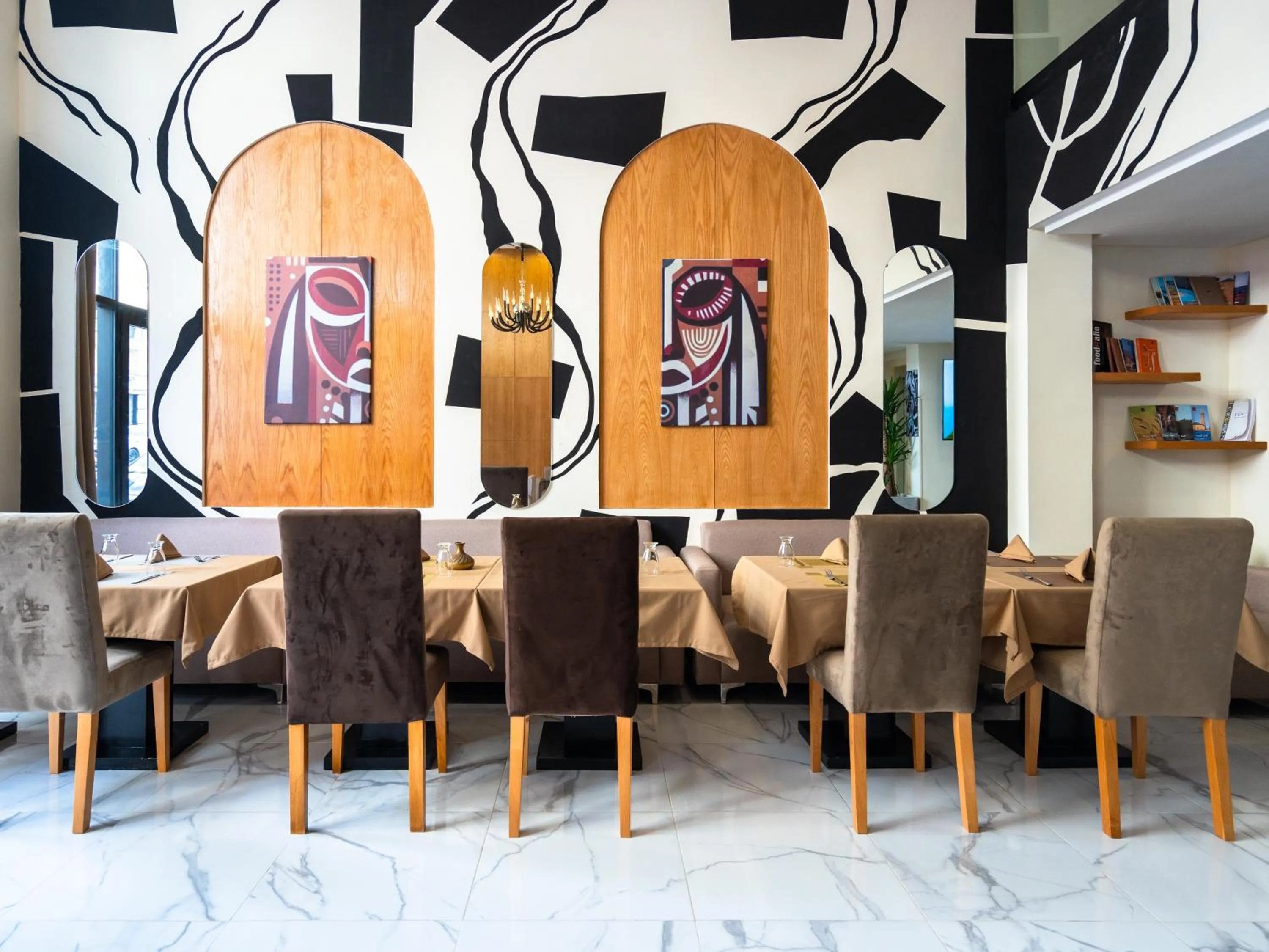 Restaurant/places to eat in Unico Hotel Maarif