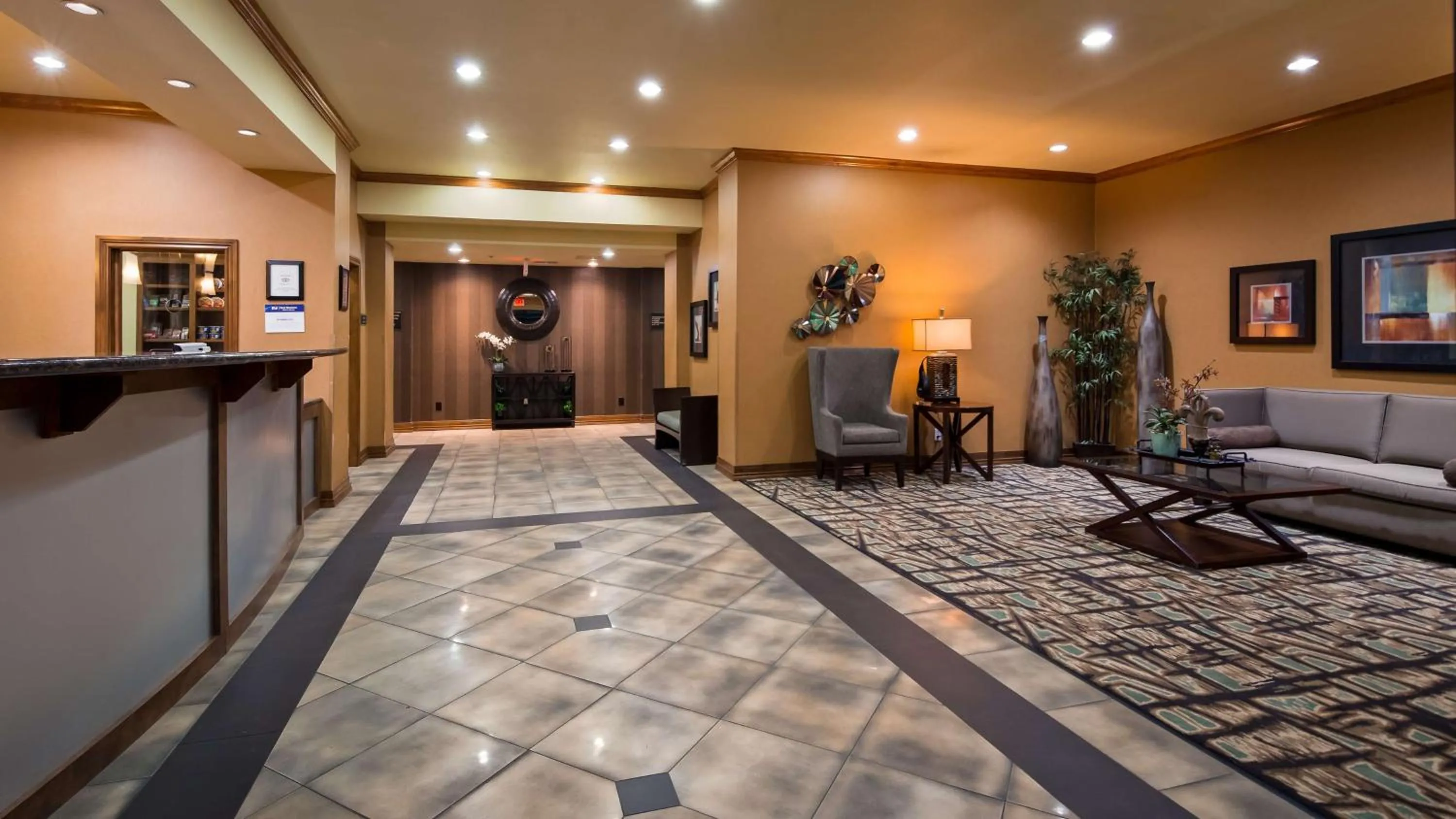 Lobby or reception in Best Western Plus Christopher Inn & Suites