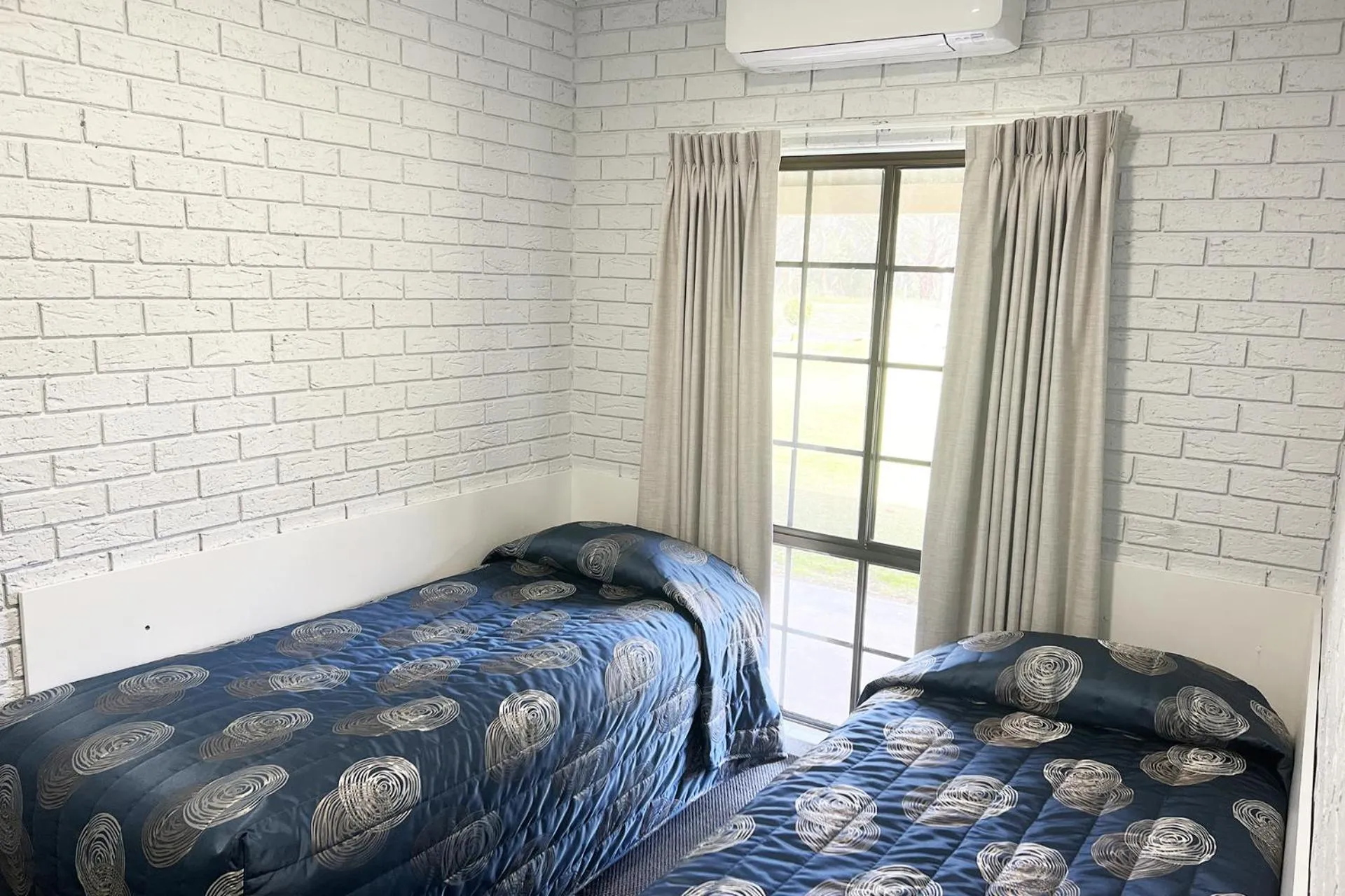 Bed in Tocumwal Early Settlers Motel