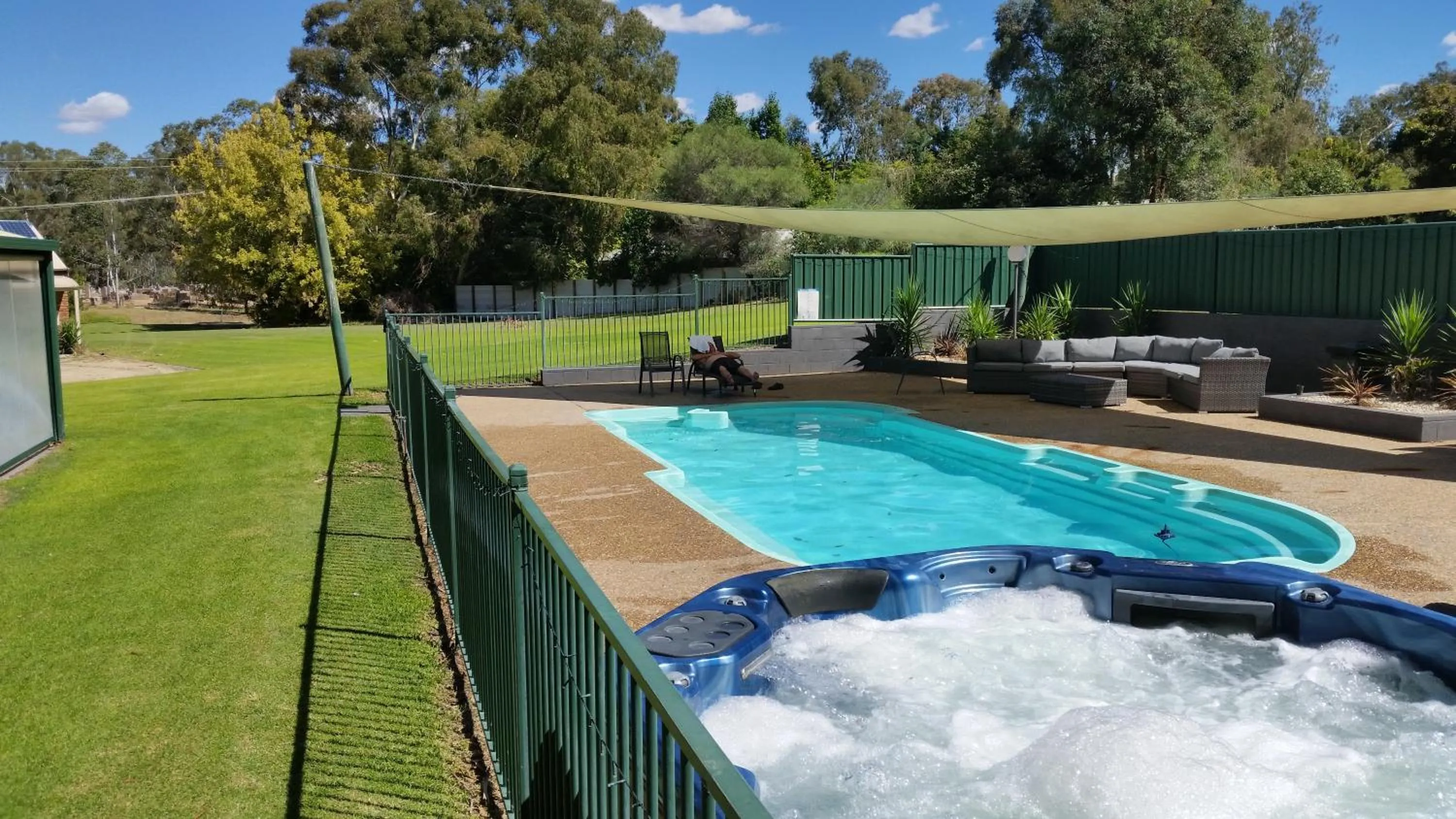 Hot Tub in Tocumwal Early Settlers Motel