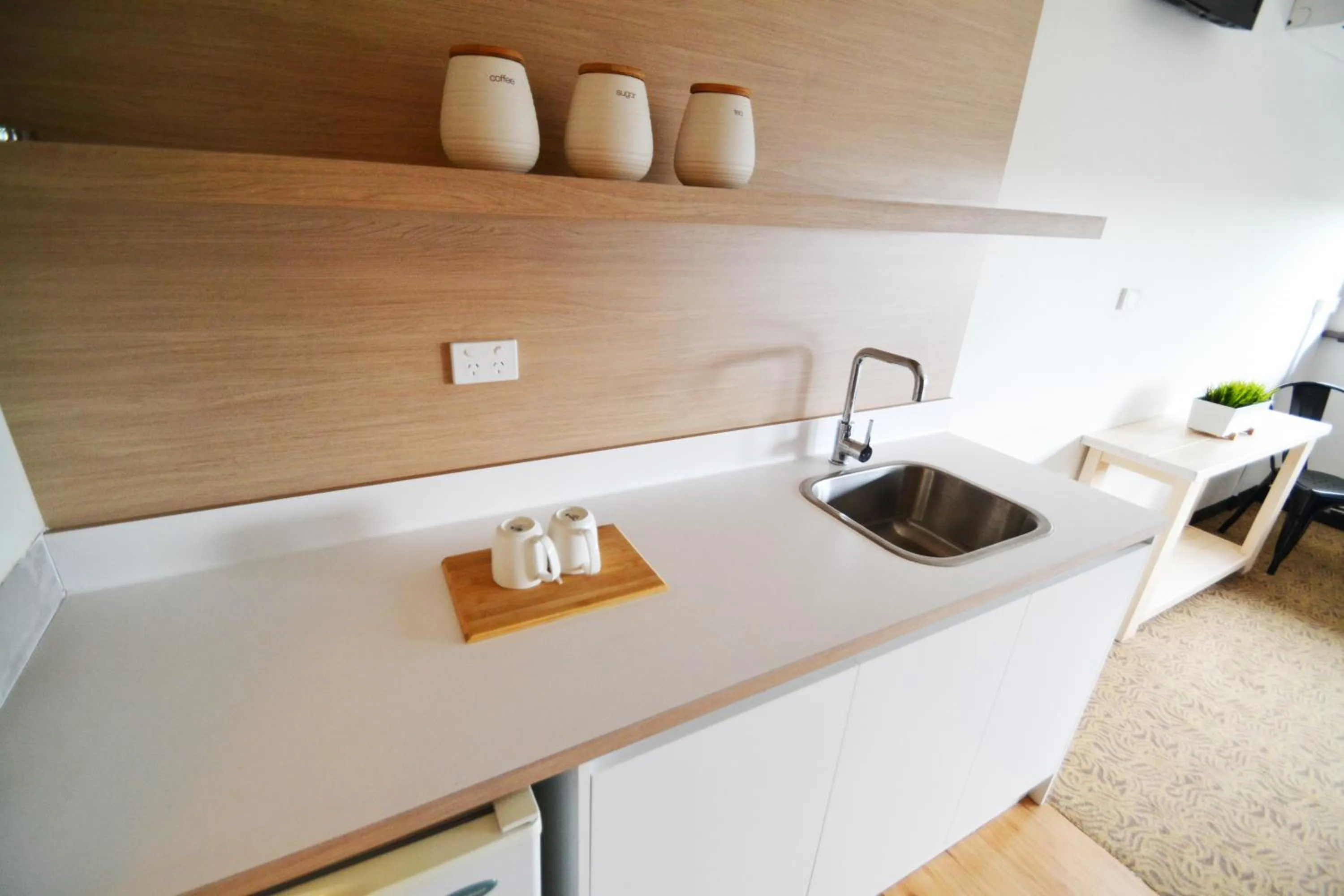 Kitchen or kitchenette in Crossroads Hotel