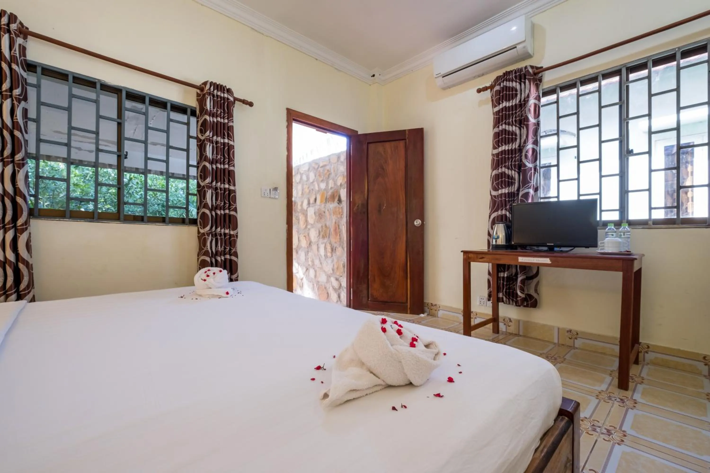 Bed in Kep Bungalows
