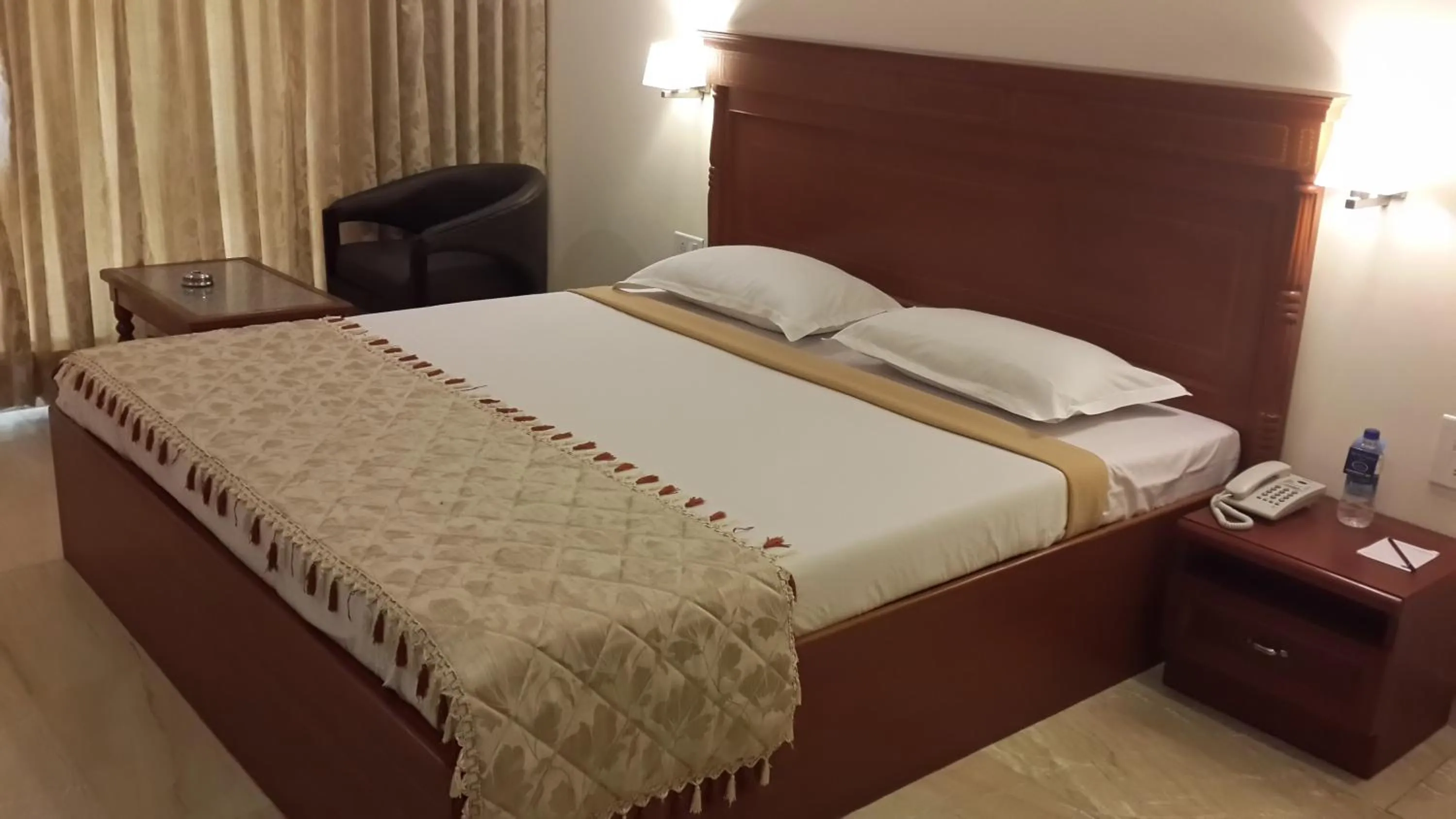 Paramount Inn