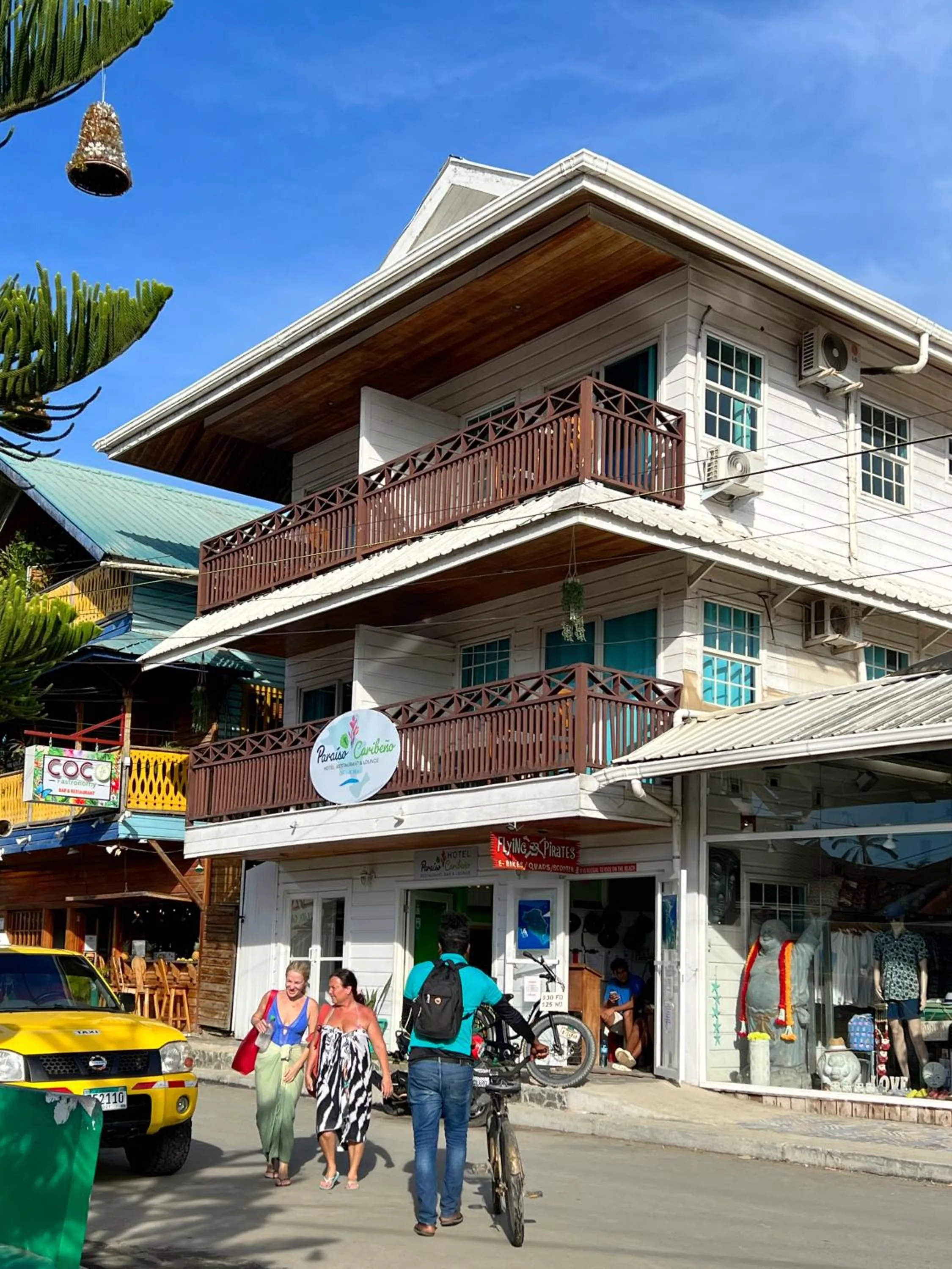 People in Hotel Paraiso Caribeño