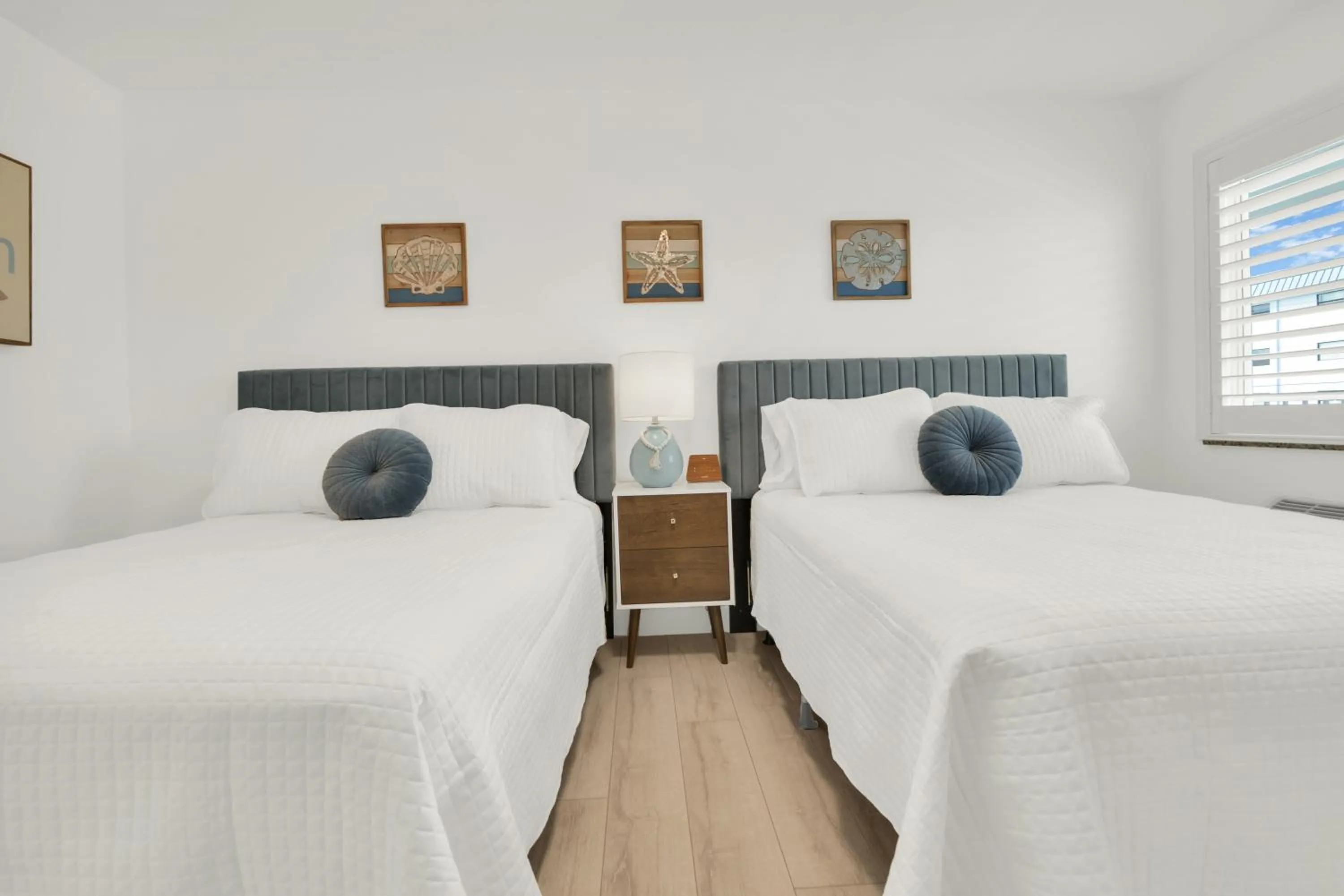 Bedroom, Bed in The Shores Hotel
