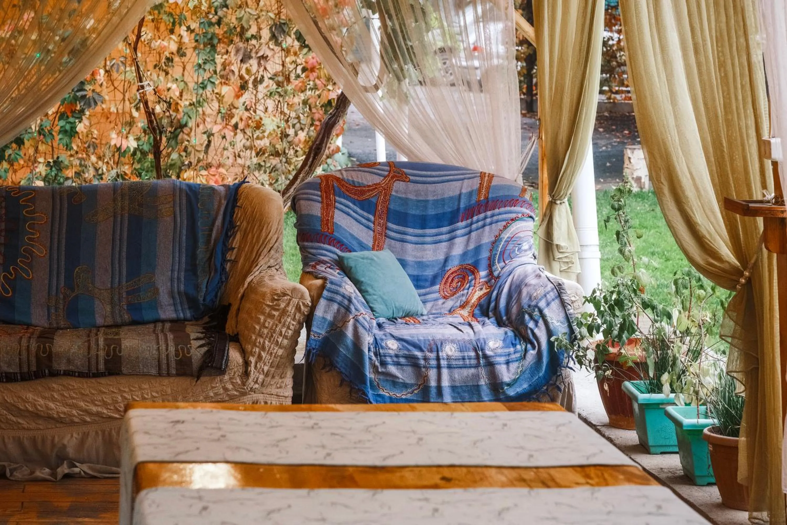 Restaurant/places to eat in TES Hotel