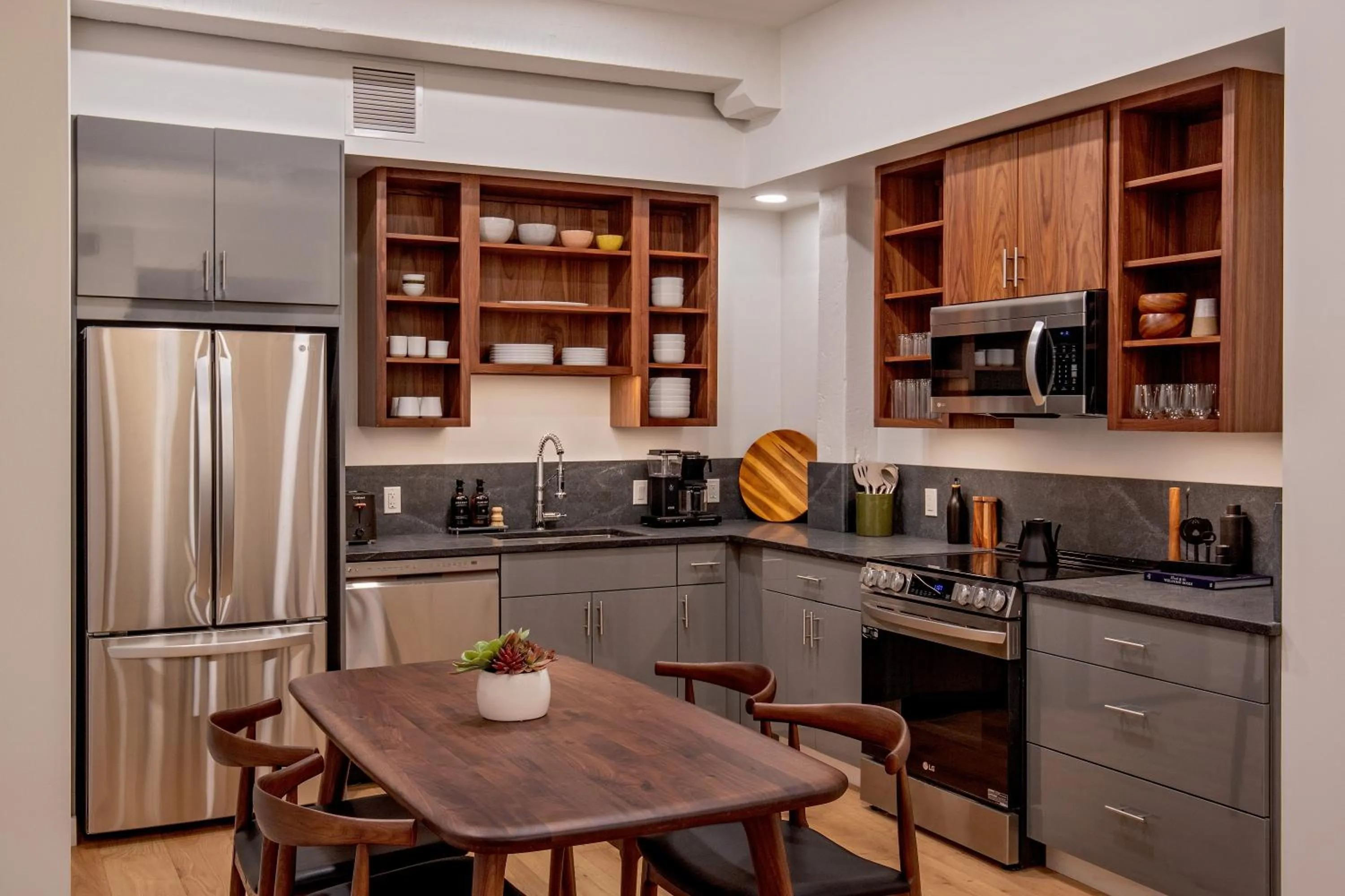 Coffee/tea facilities in The Weldon Hotel