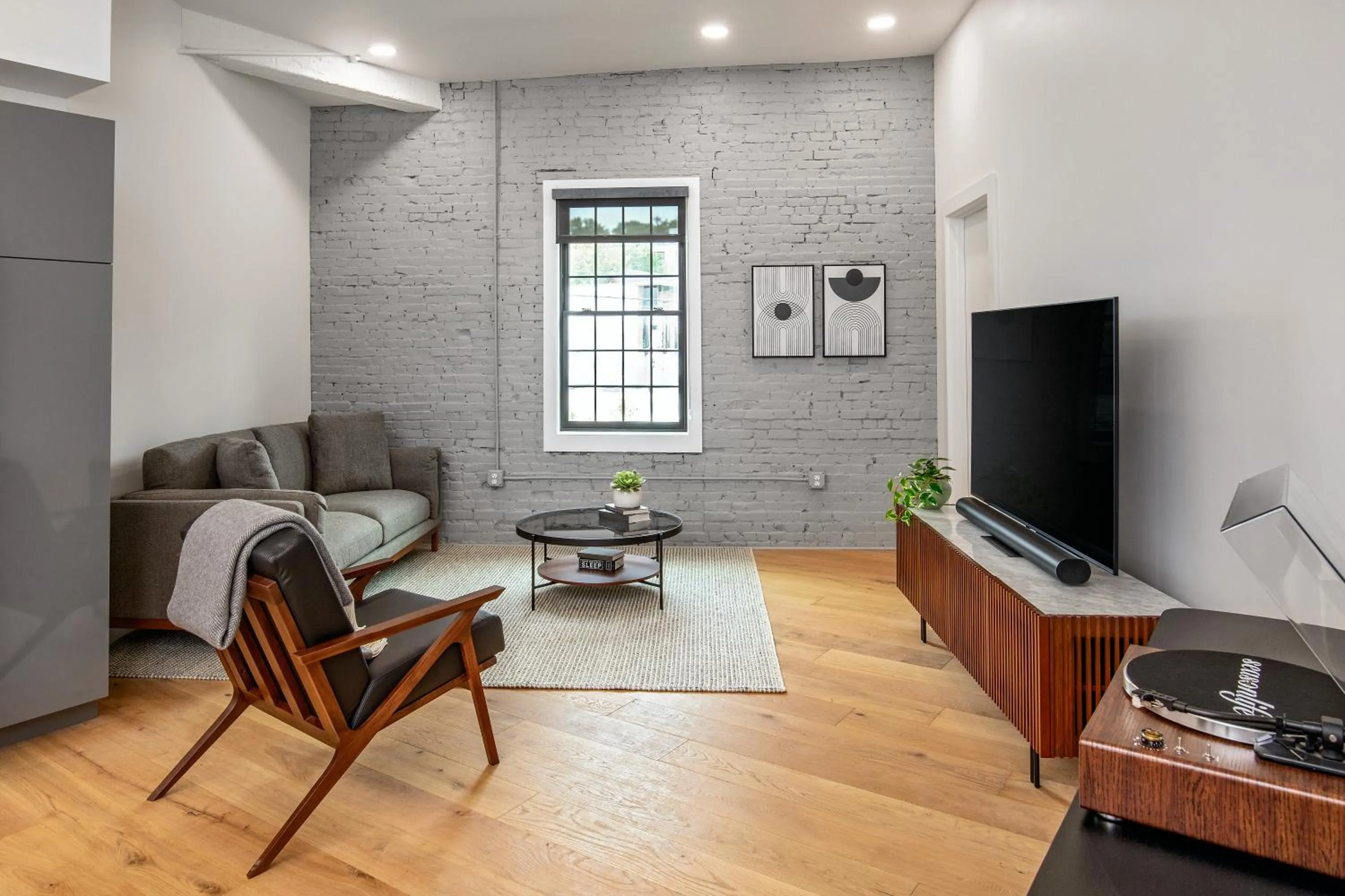 TV and multimedia in The Weldon Hotel