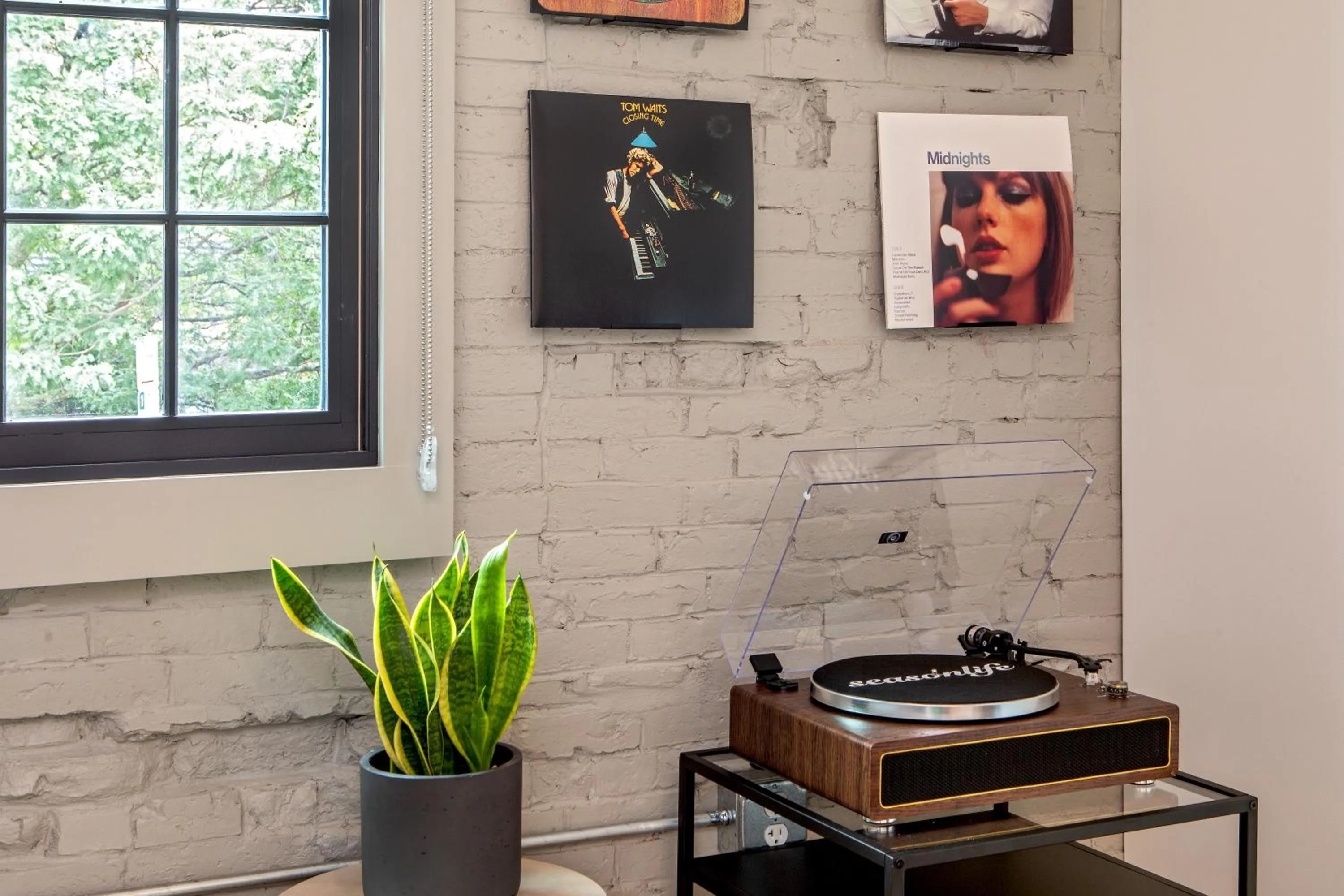 Decorative detail in The Weldon Hotel