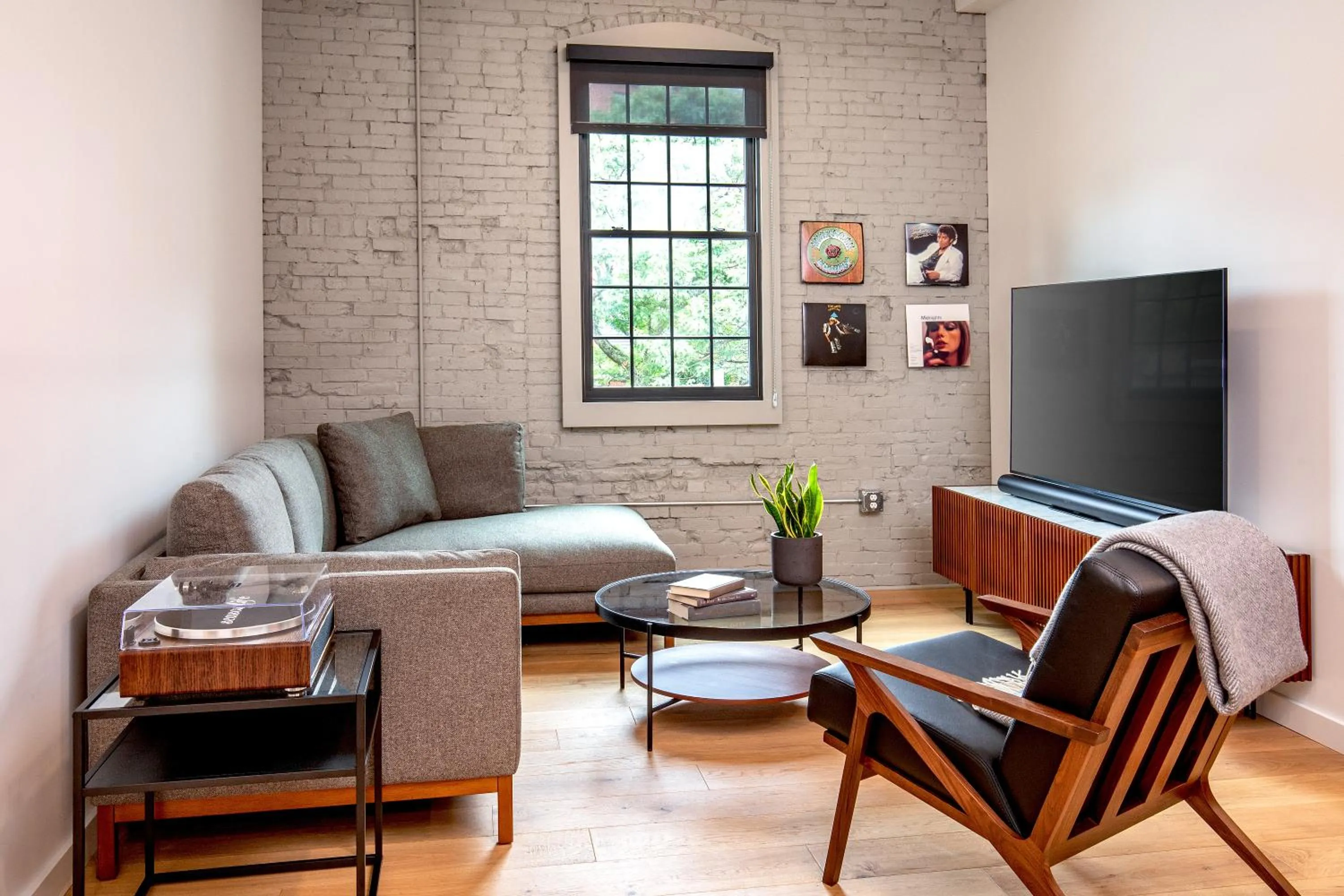 TV and multimedia in The Weldon Hotel