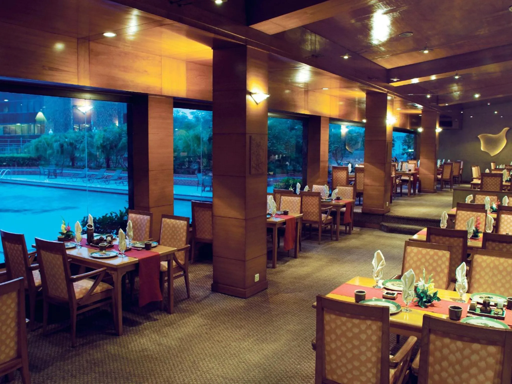 Restaurant/places to eat in Avari Lahore Hotel