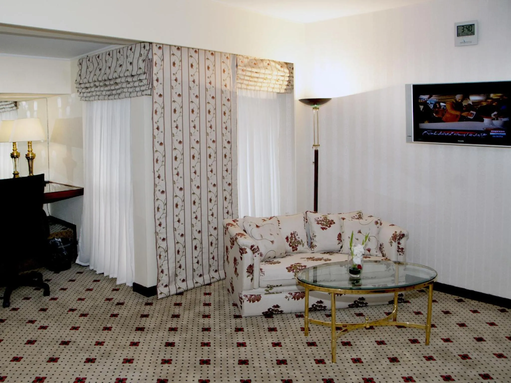 Seating area in Avari Lahore Hotel