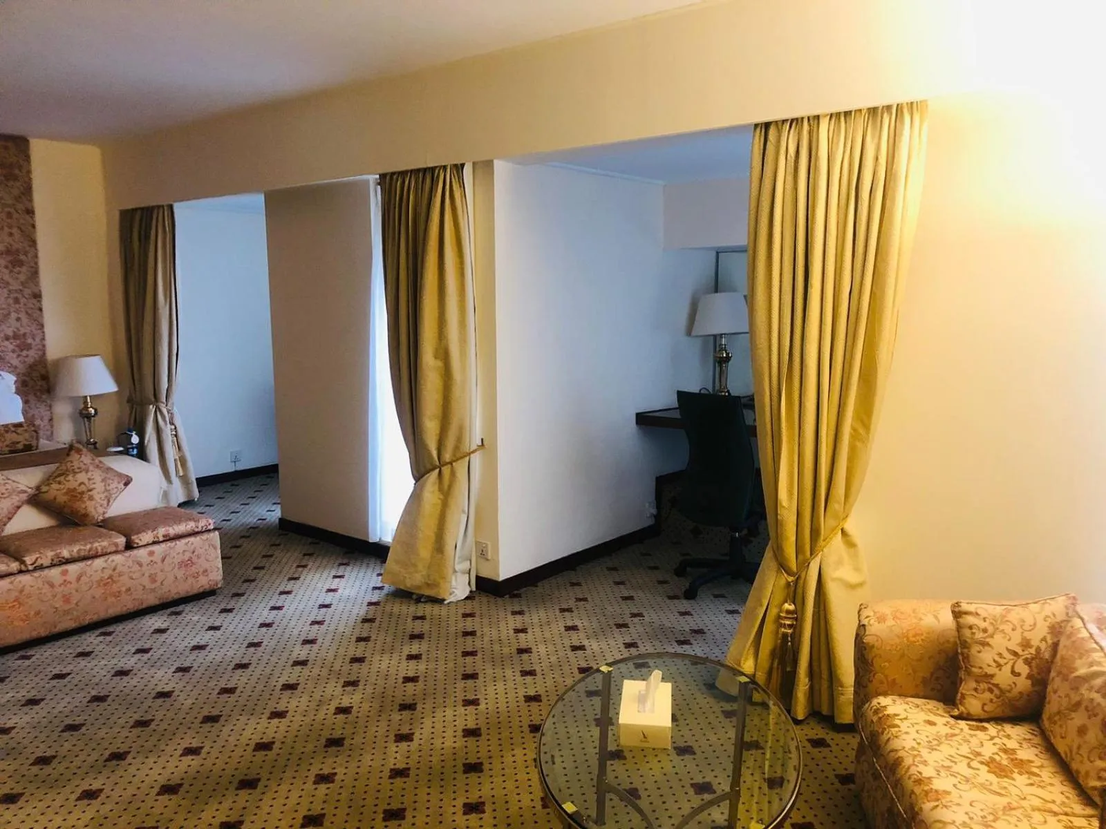 Living room in Avari Lahore Hotel