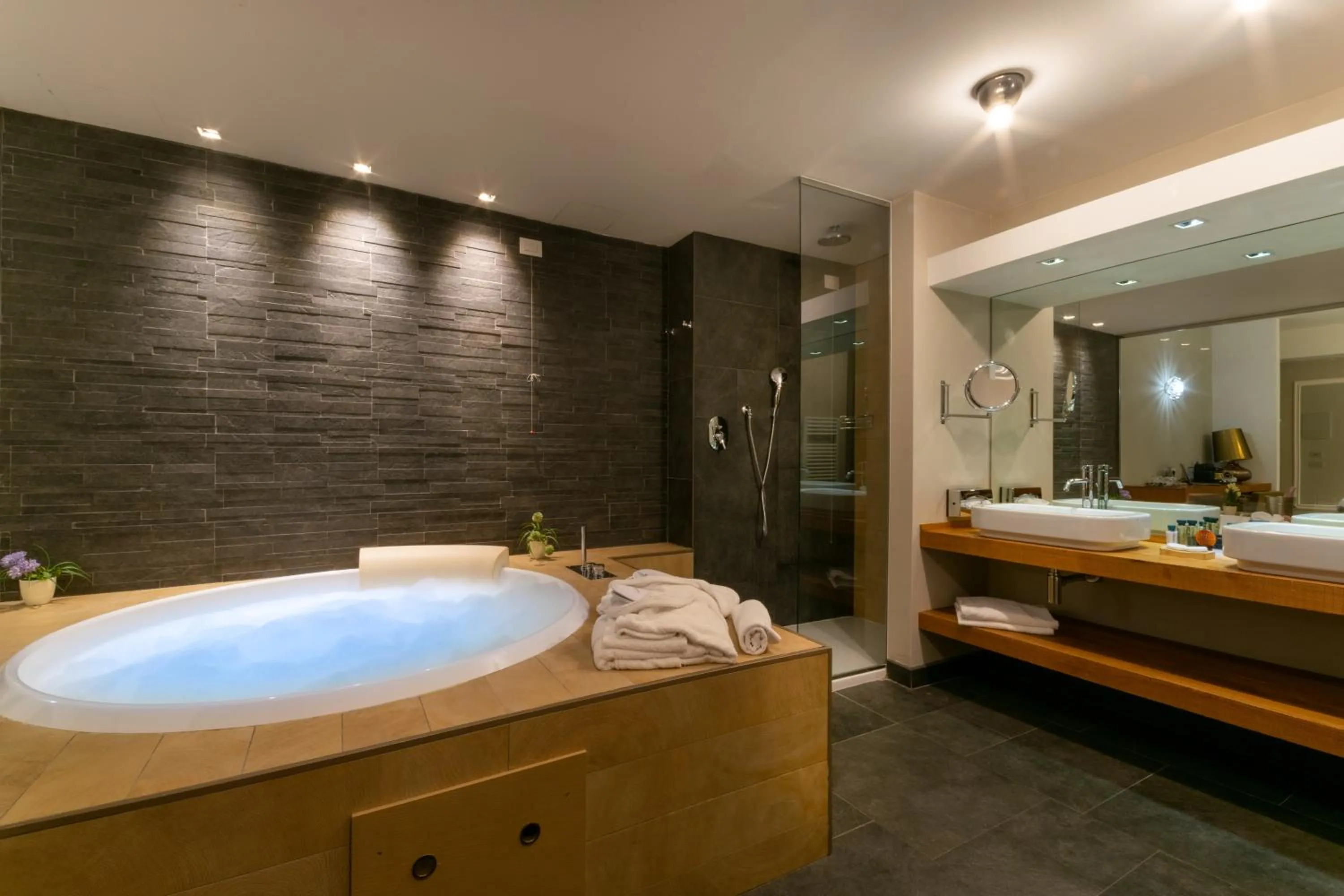 Hot Tub in Admiral Park Hotel by Falco D'Oro Hotels