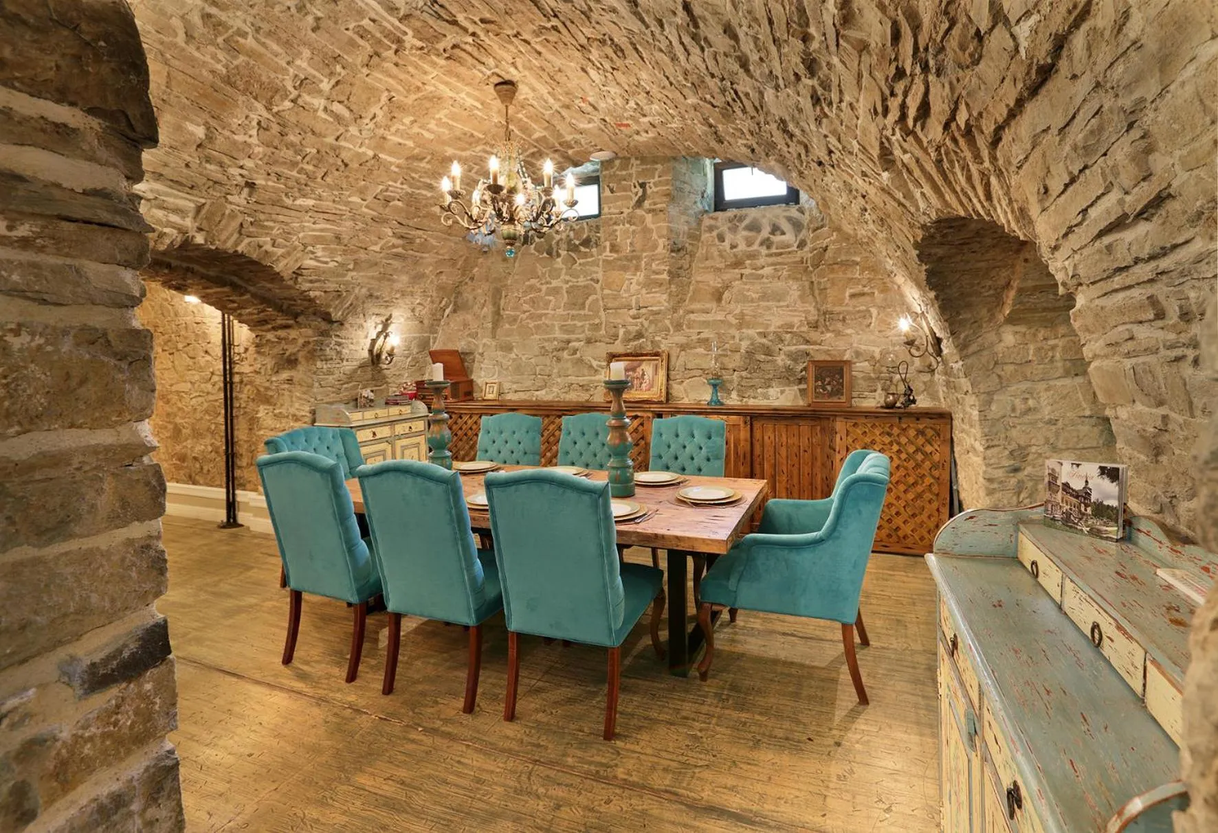 Breakfast in Regal 1880