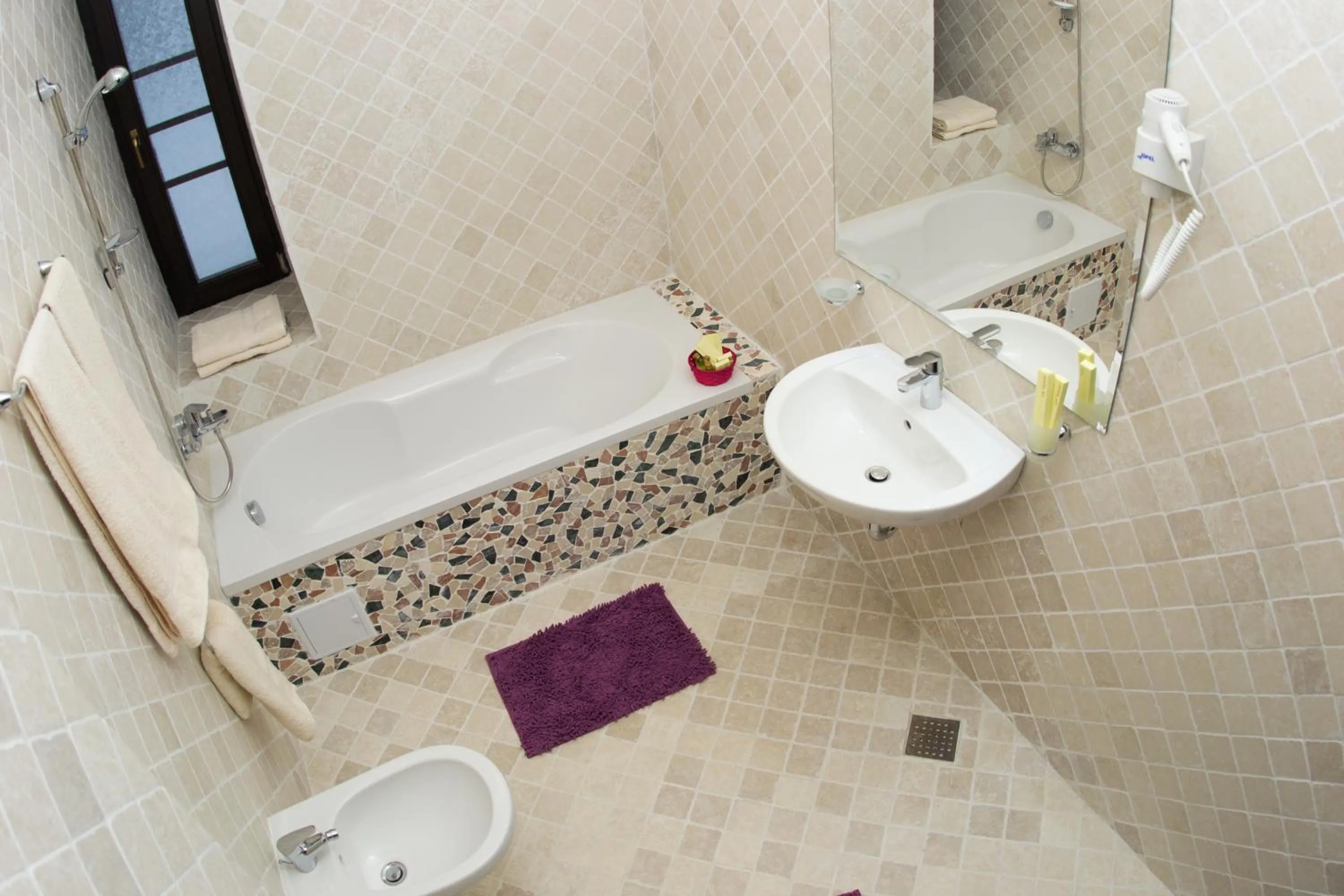 Shower in Regal 1880