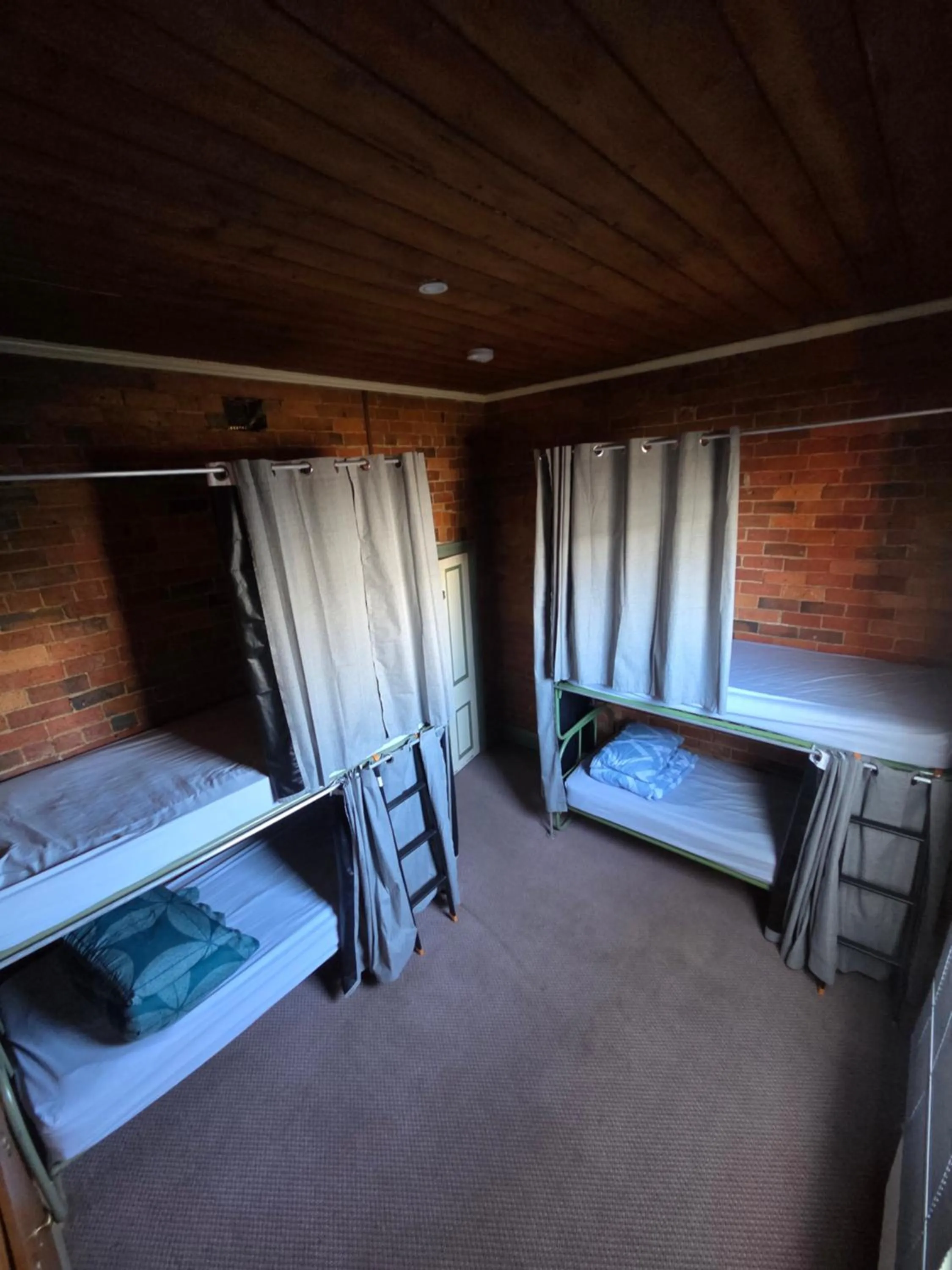 bunk bed, Bed in Mansfield Travellers Lodge