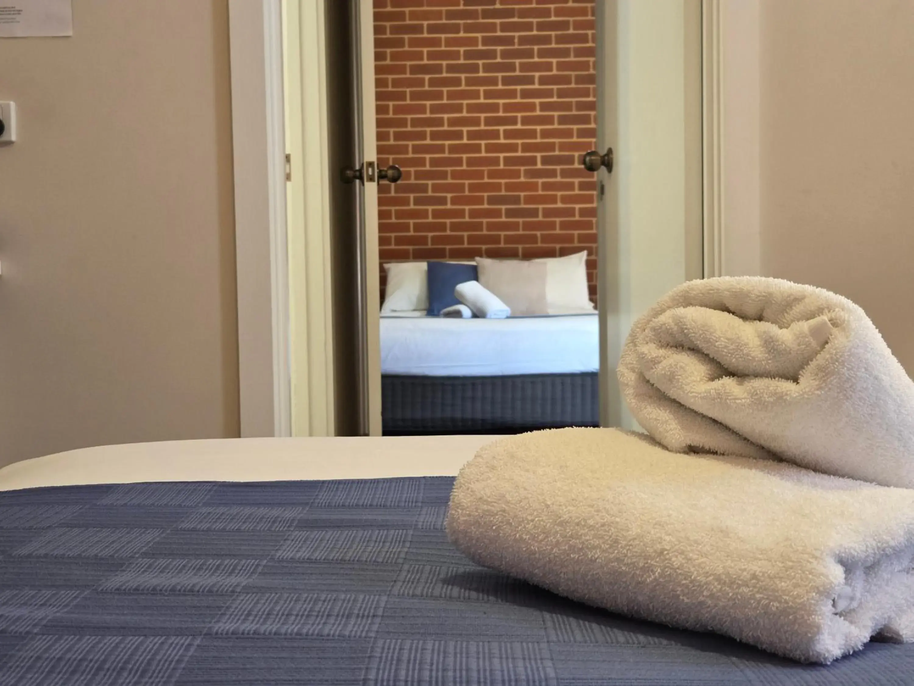 Family Room with Shared Bathroom in Mansfield Travellers Lodge Family Room with Shared Bathroom in Mansfield Travellers Lodge