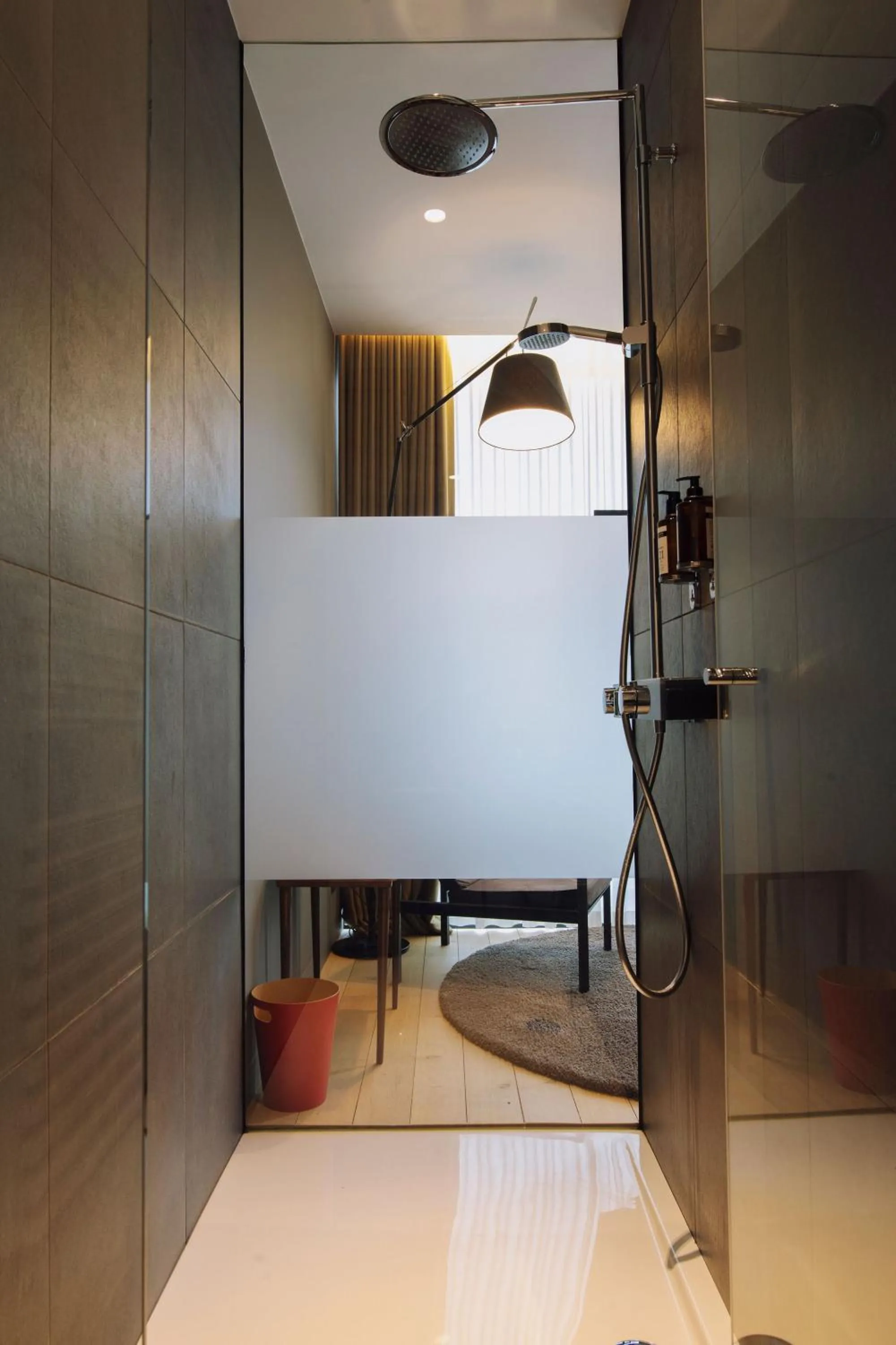 Shower, Bed in Domaine de Naxhelet