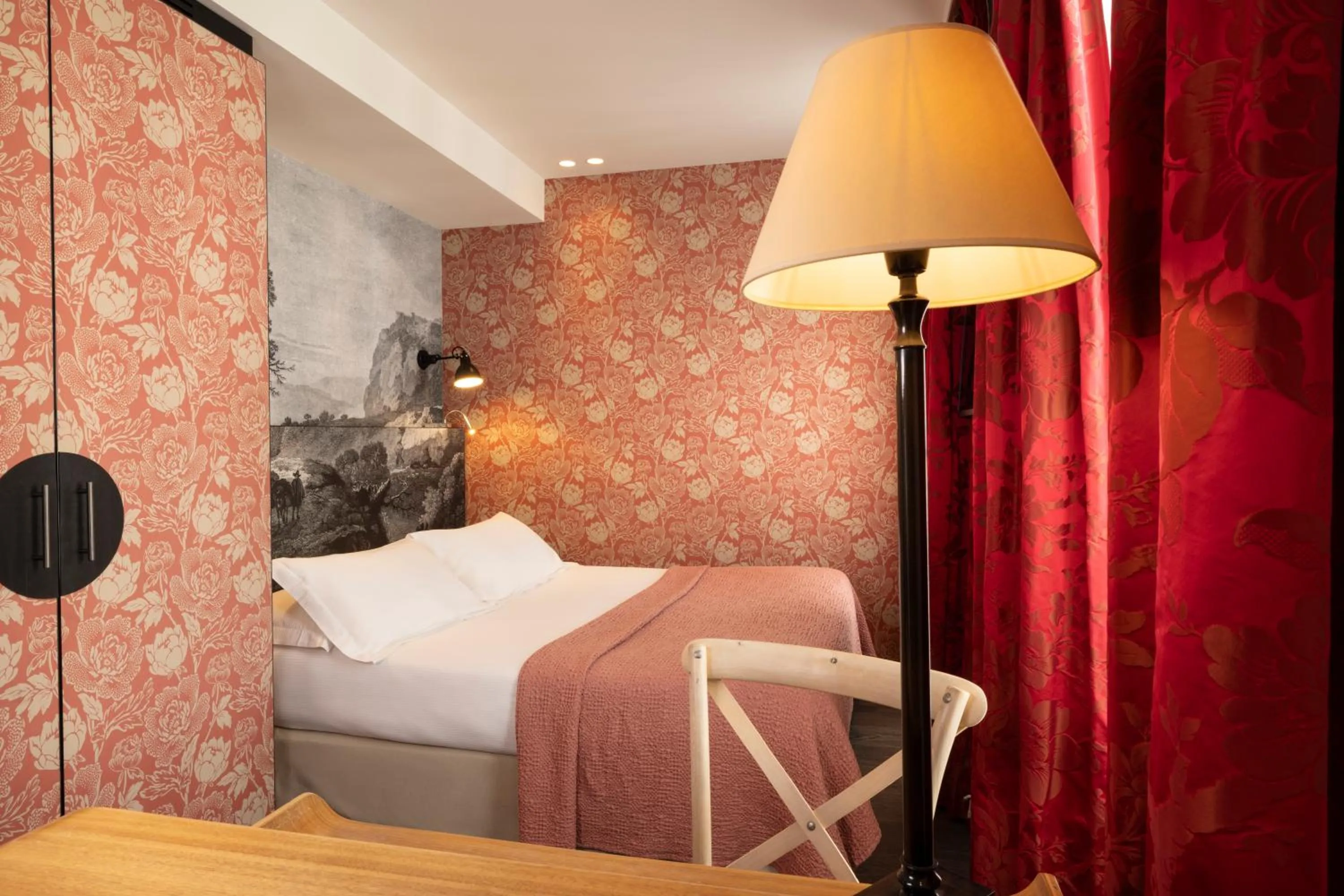 Bed in Hotel L’Antoine