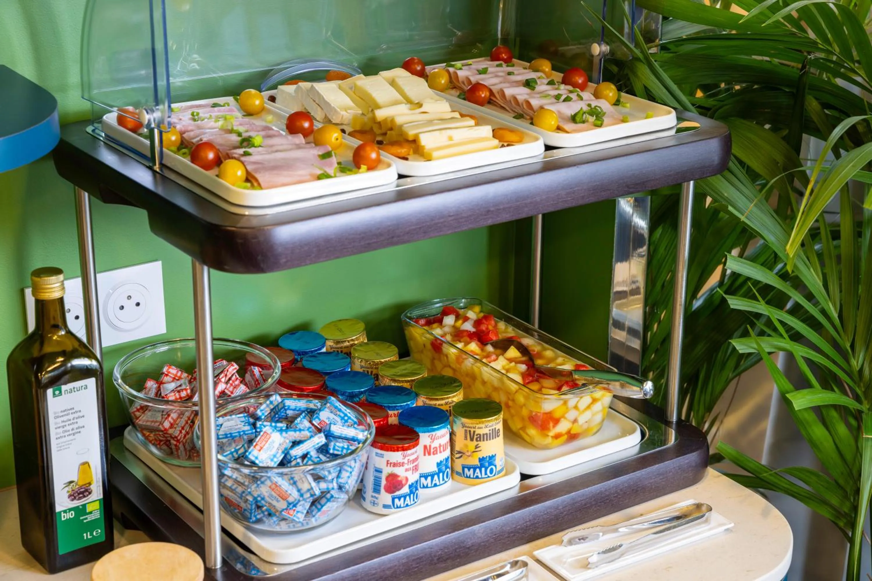 Buffet breakfast in Hotel L’Antoine