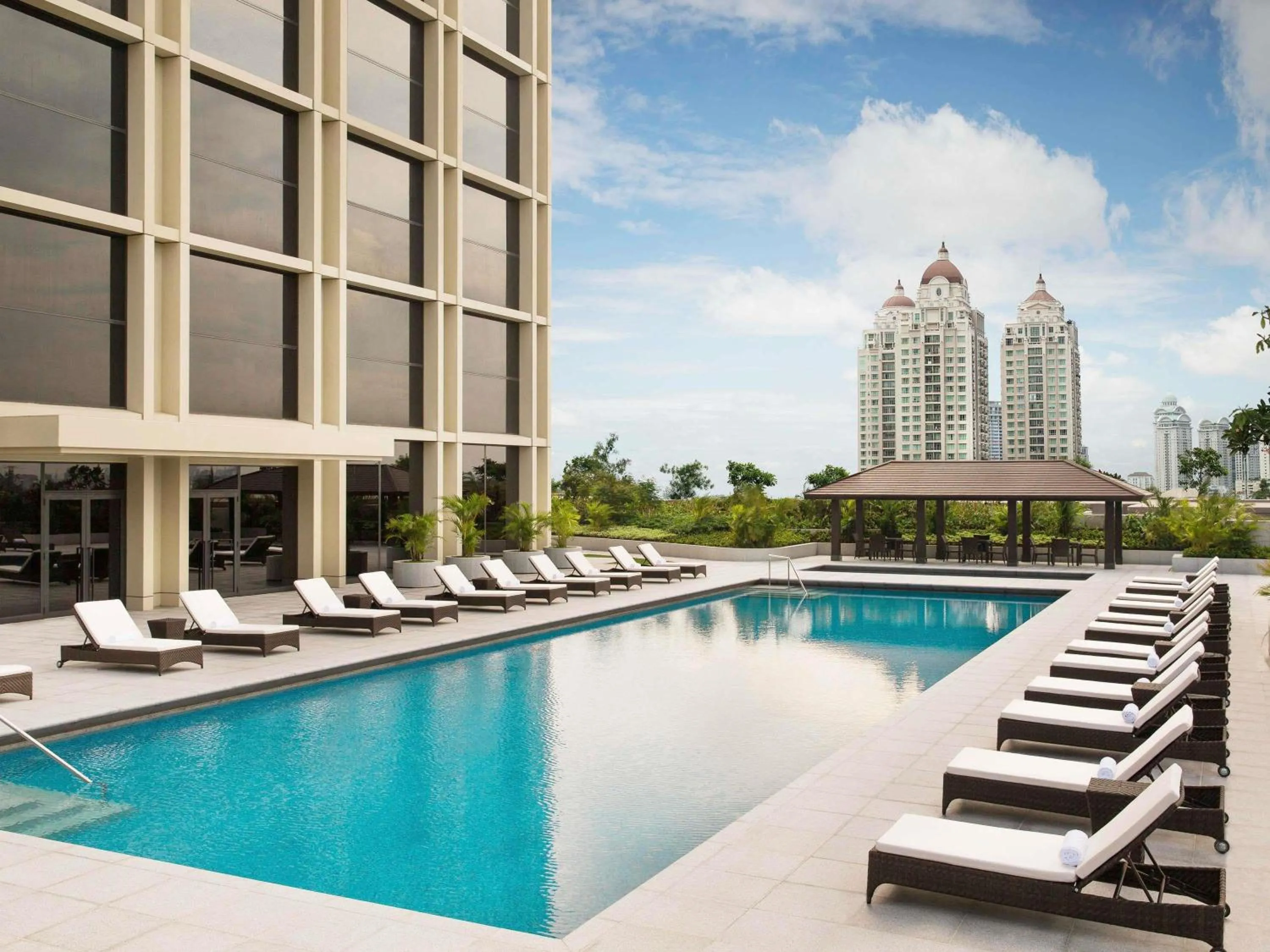 Pool view in Fairmont Jakarta