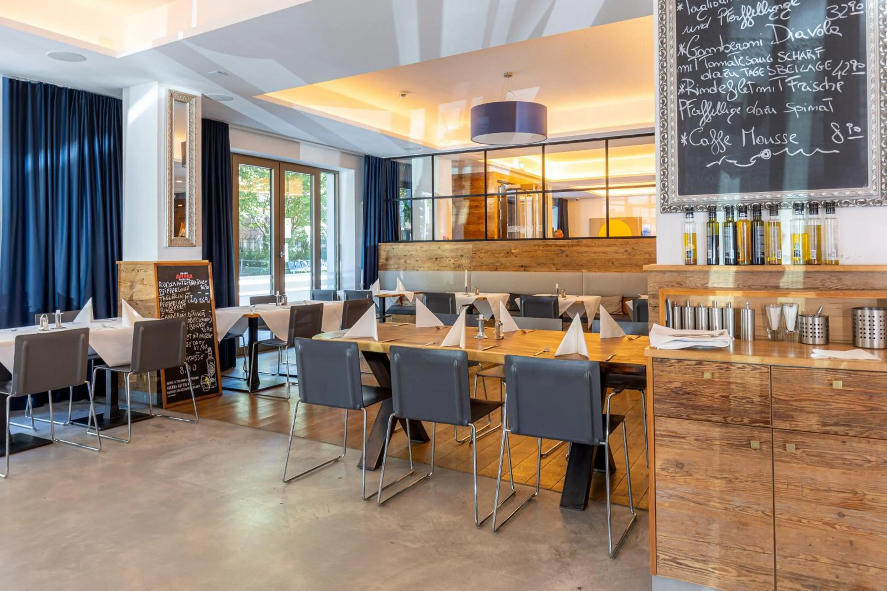 Restaurant/places to eat in Bayer 89 Vi Vadi Hotel