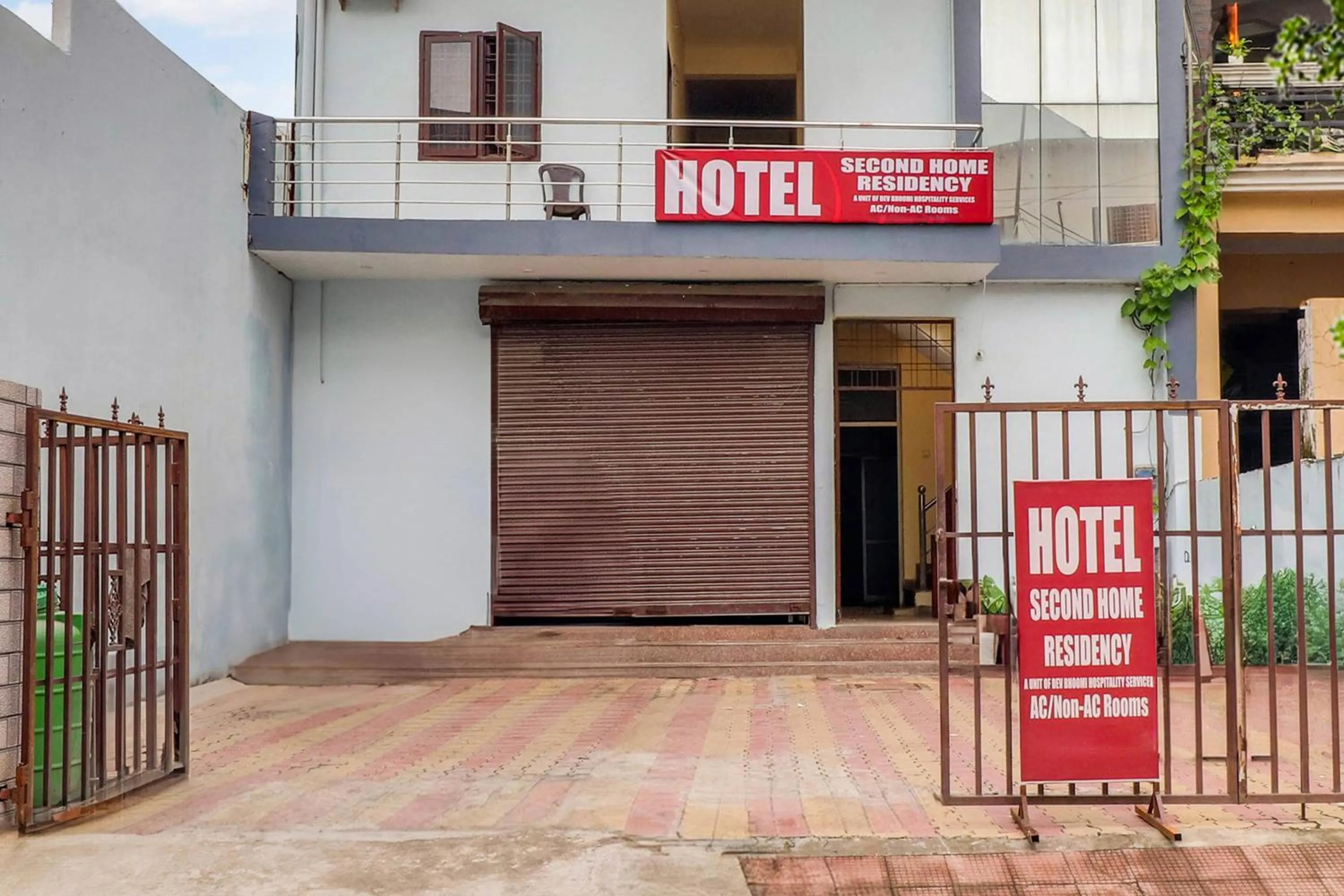 Facade/entrance in Hotel O Second Home Residency