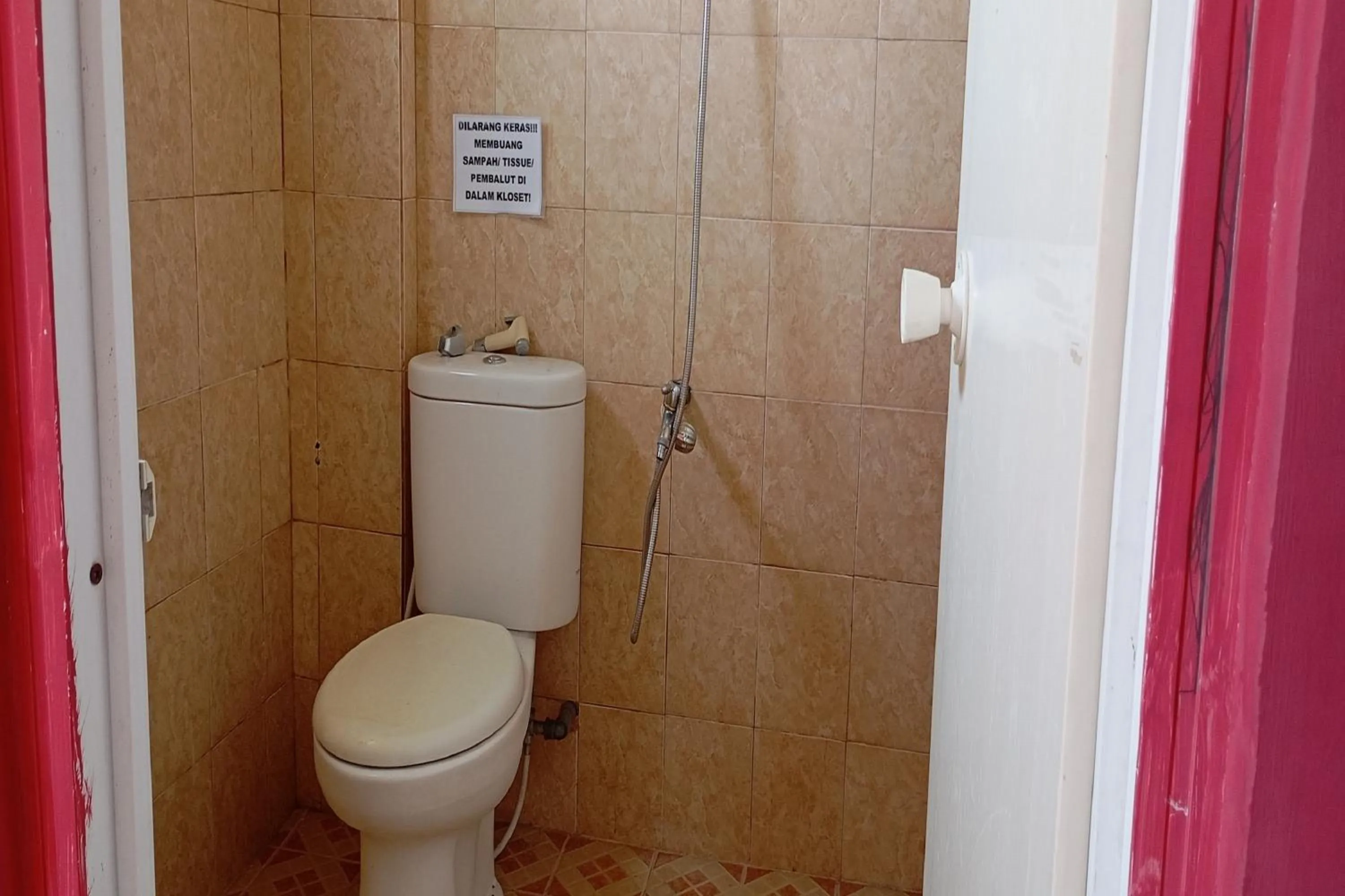 Bathroom in Hotel O Homestay Puspa Gemilang Syariah