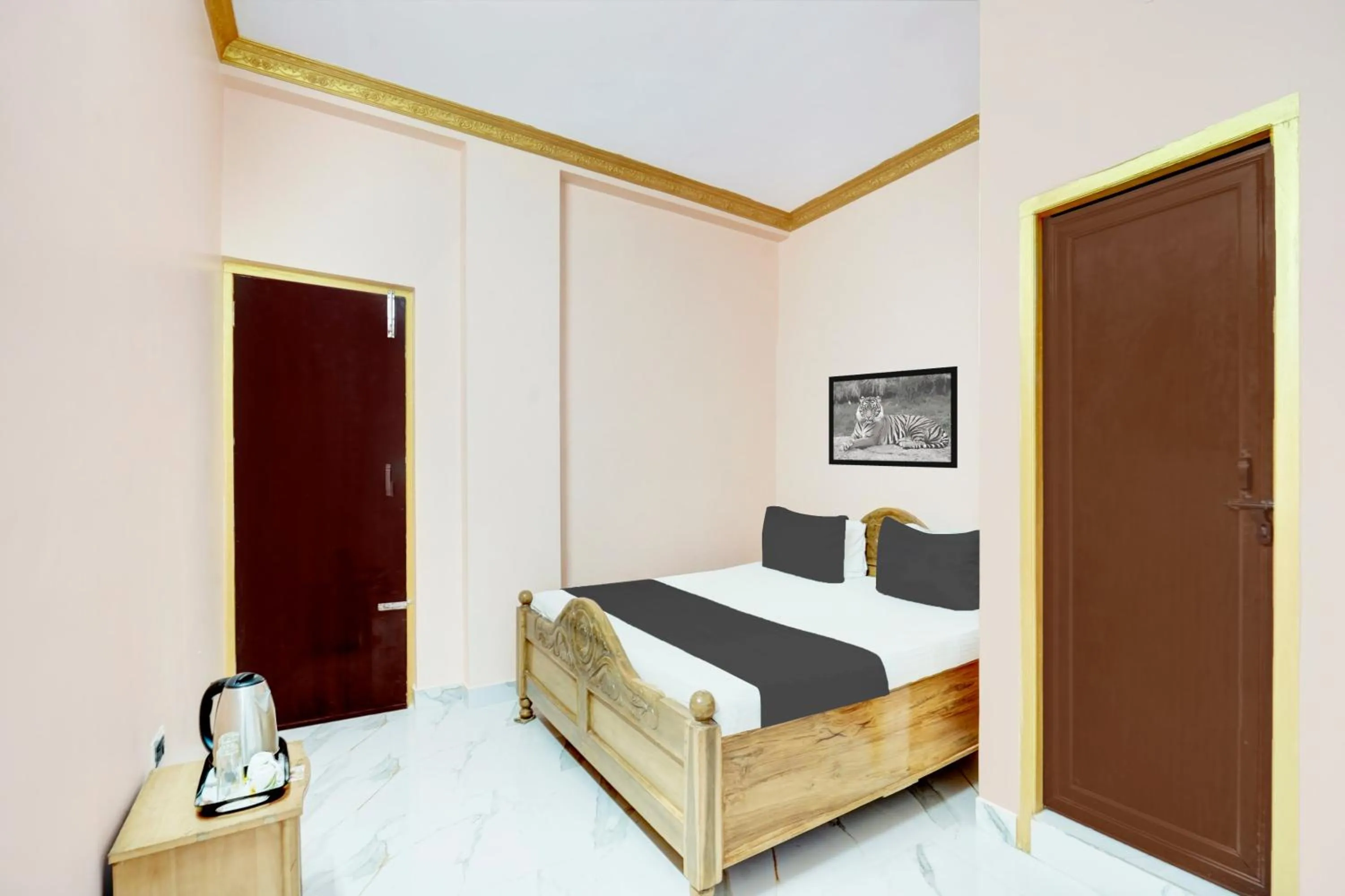 Bedroom, Bed in Hotel O Patliputra Golambar