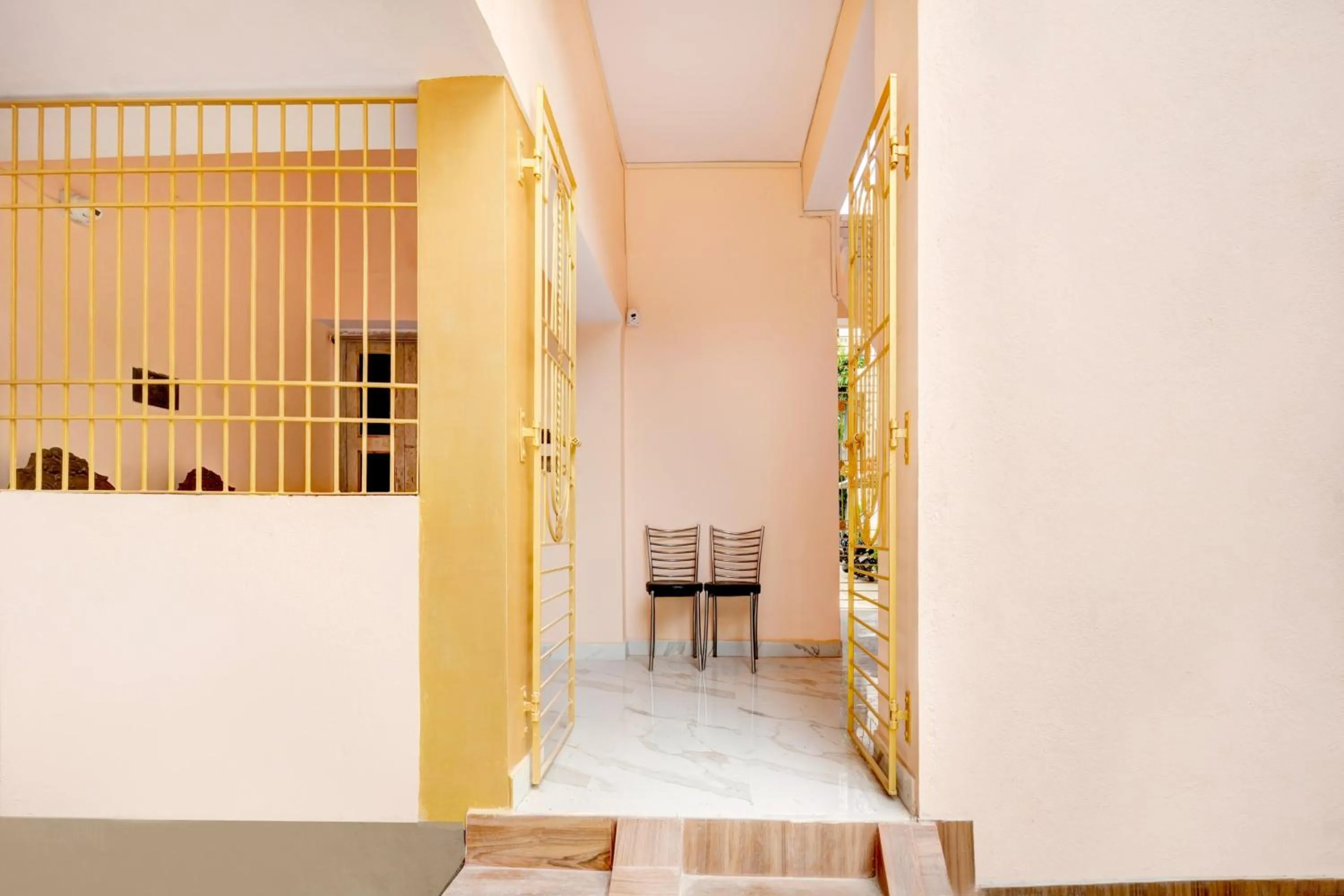 Facade/entrance, Bed in Hotel O Patliputra Golambar