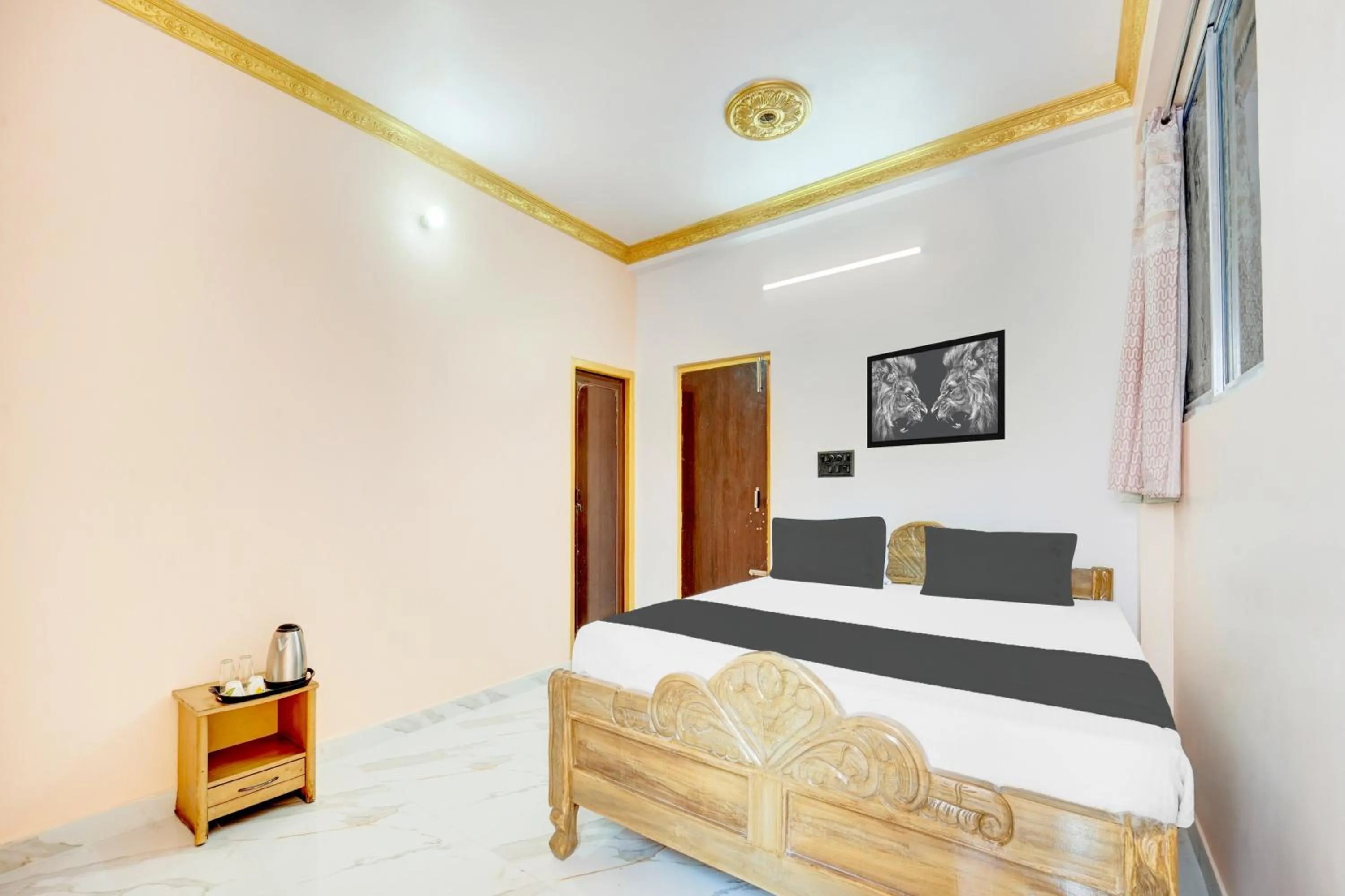 Bedroom, Bed in Hotel O Patliputra Golambar