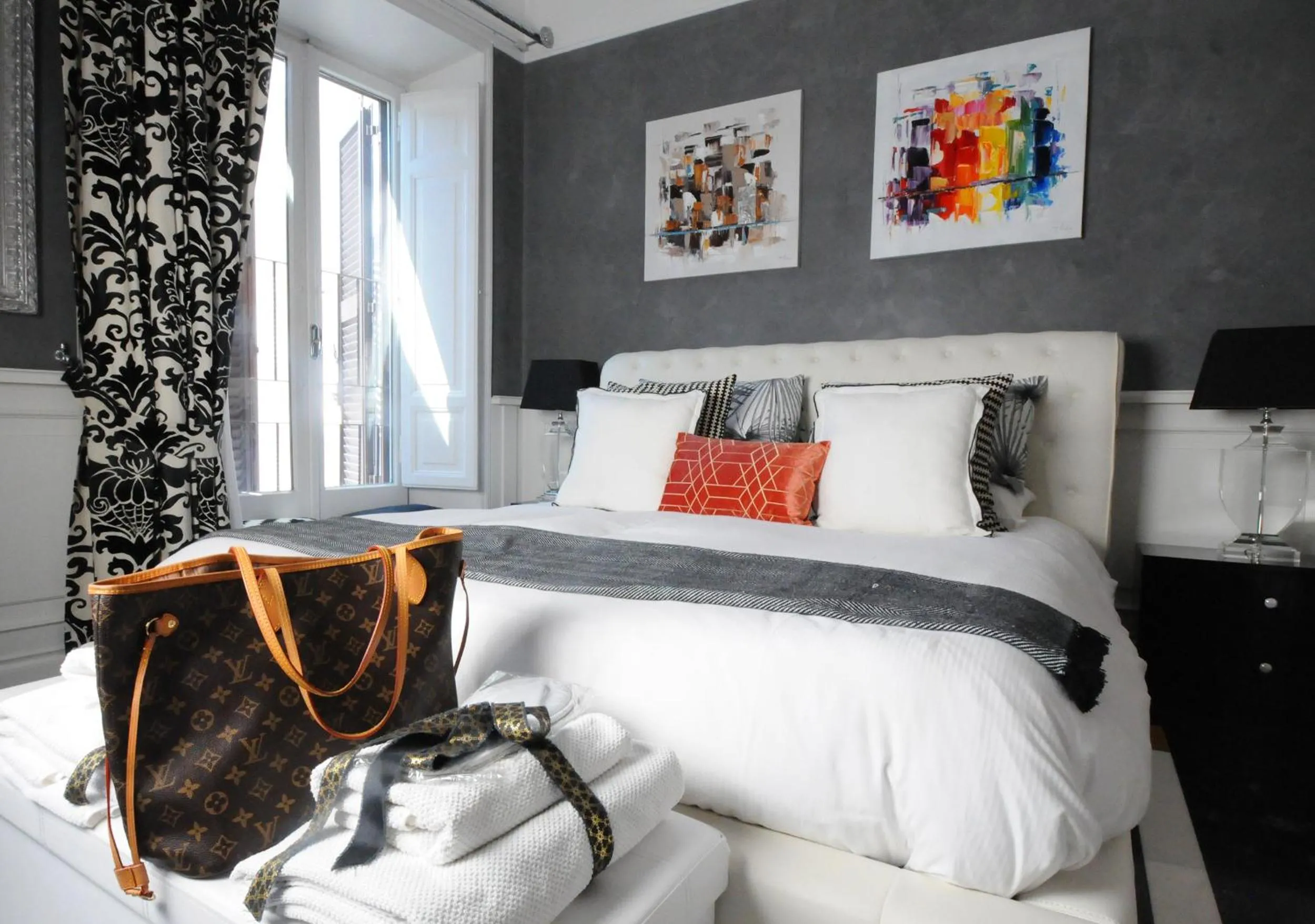 Photo of the whole room, Bed in Suite Spagna 29