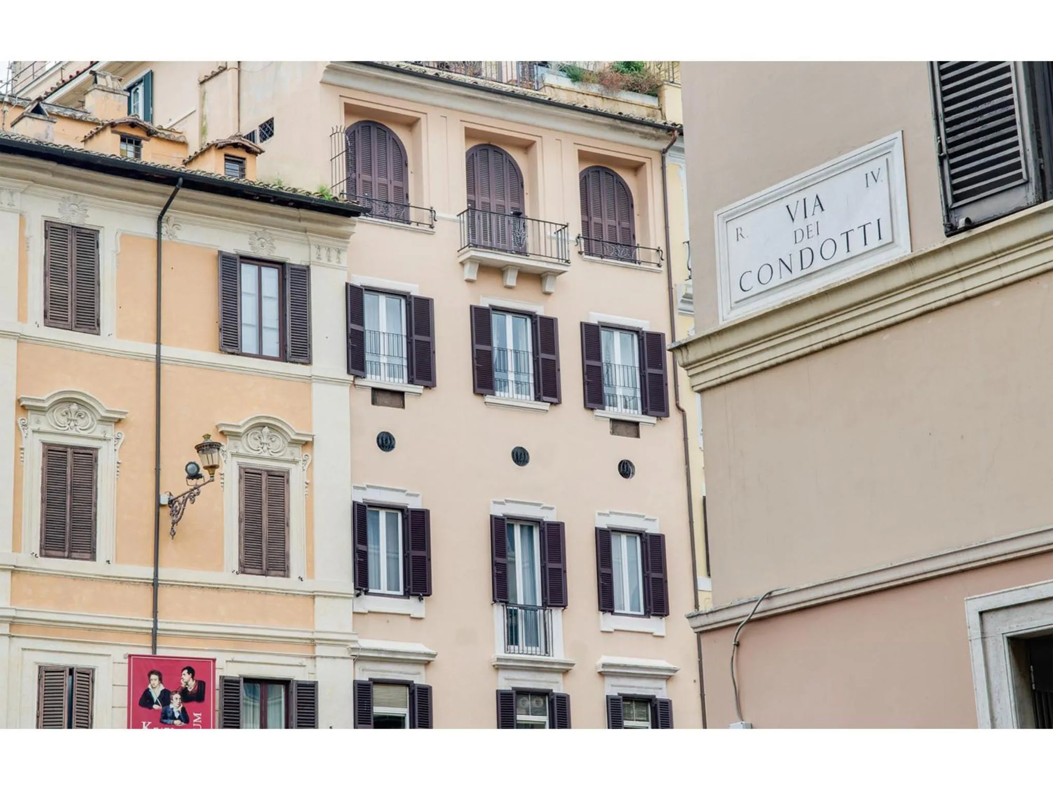 Property building in Suite Spagna 29