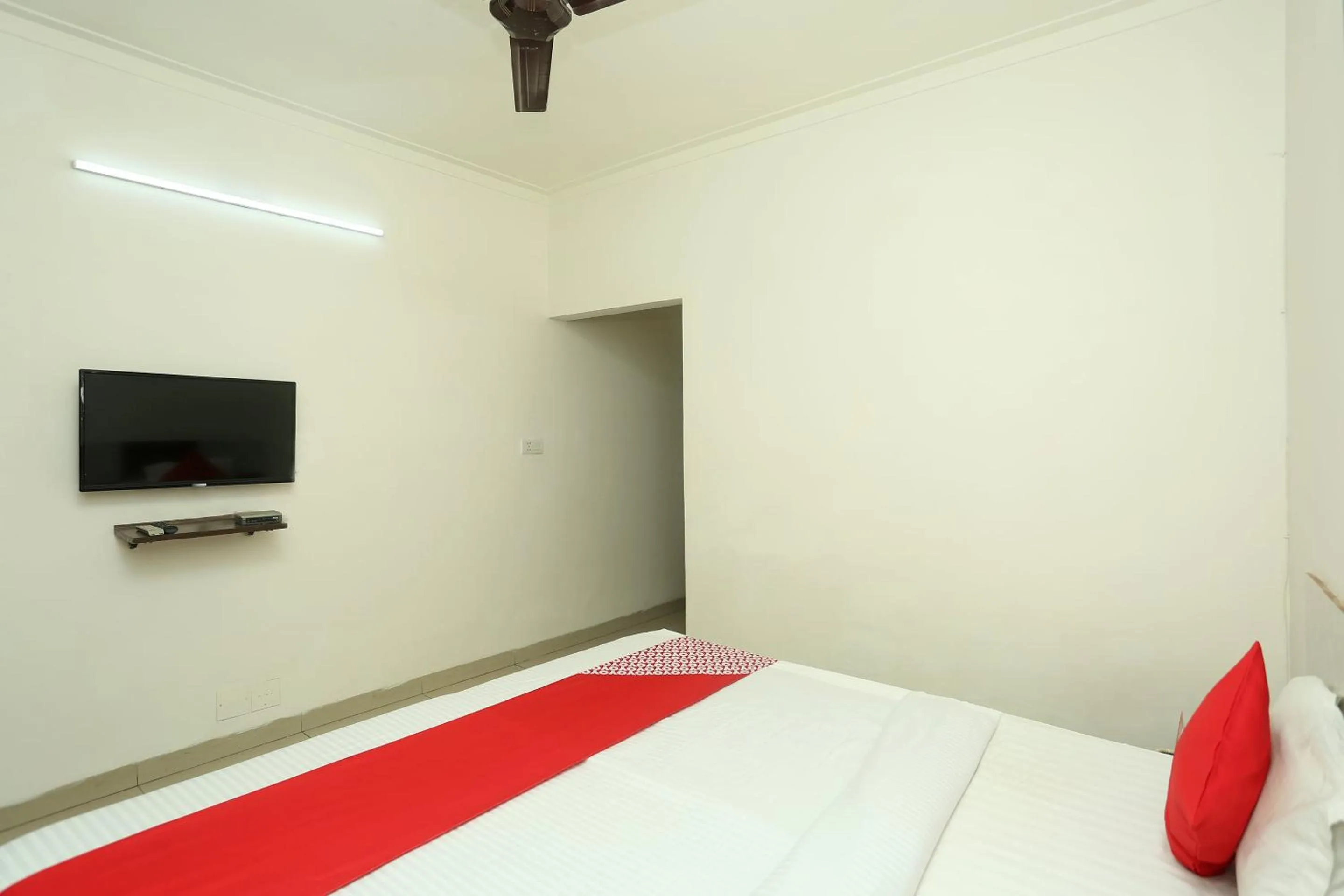 Bedroom in Hotel O Sai President