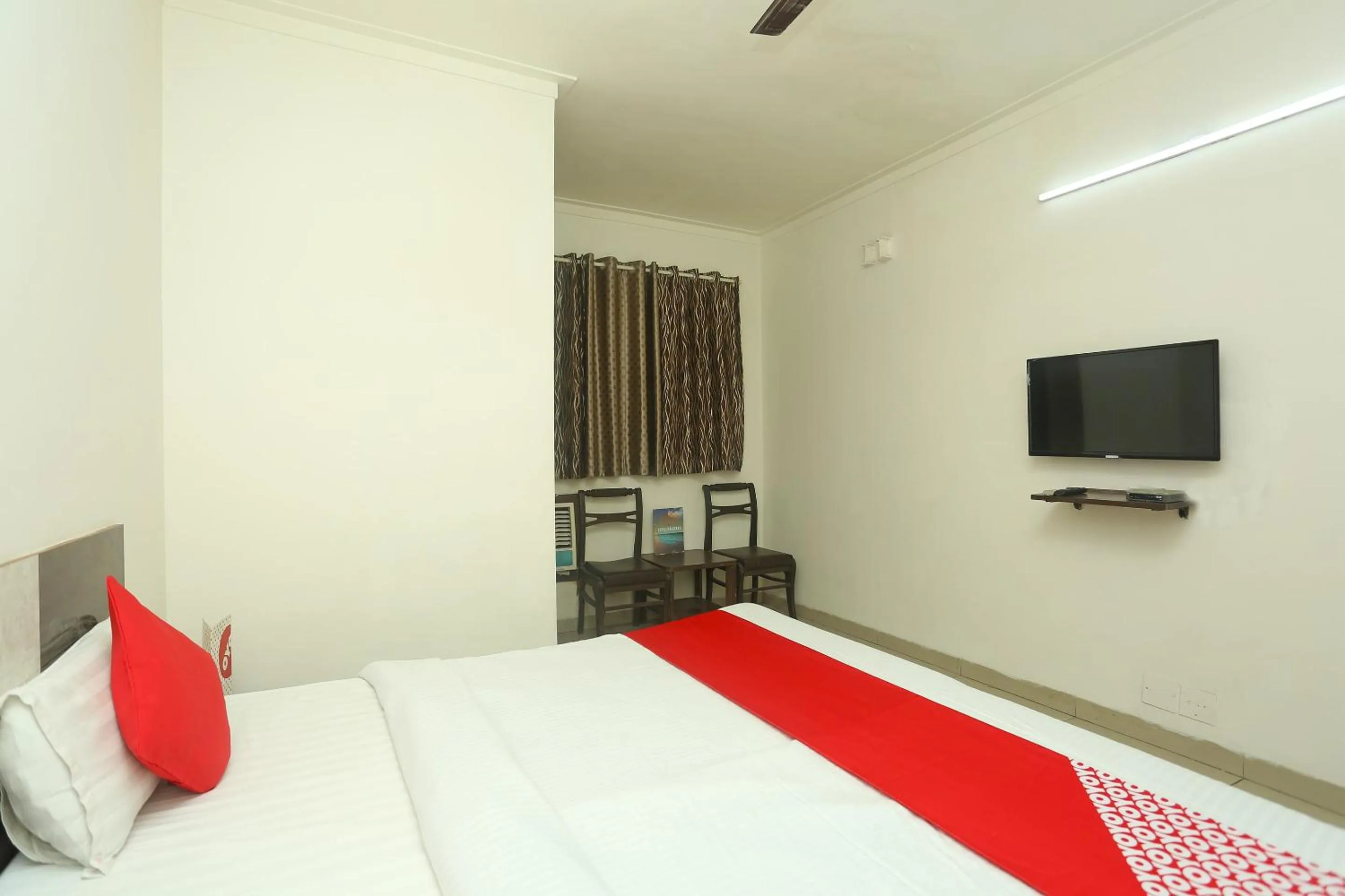 Bedroom in Hotel O Sai President