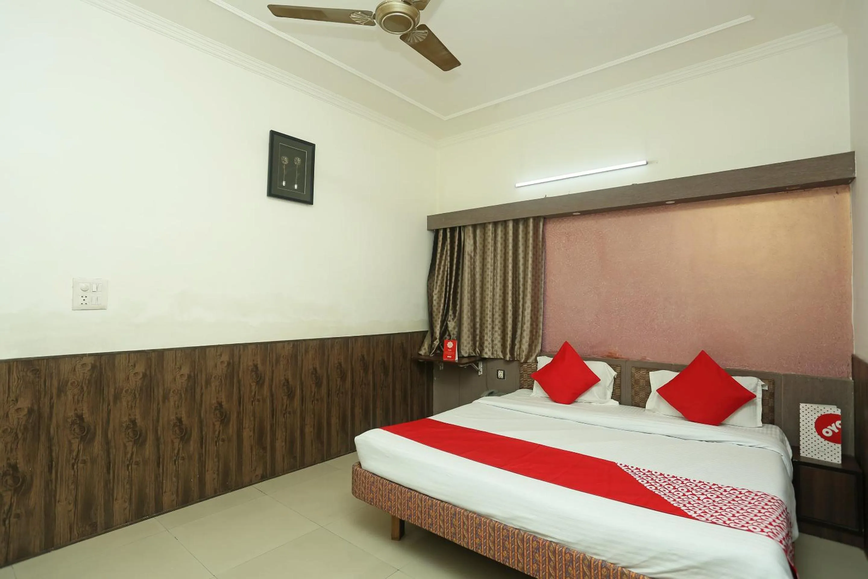 Bedroom in Hotel O Sai President