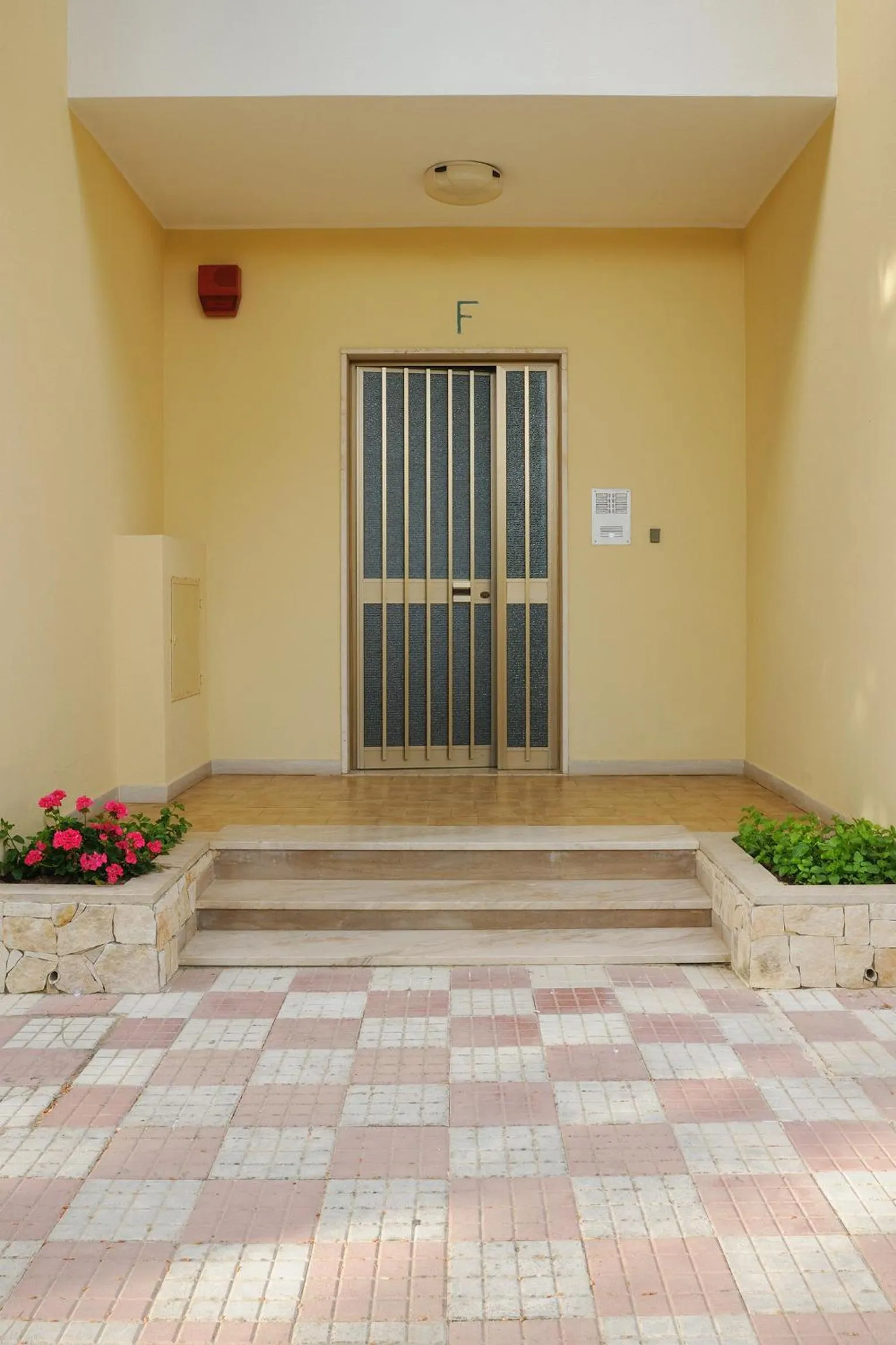 Facade/entrance in Residence Oasis