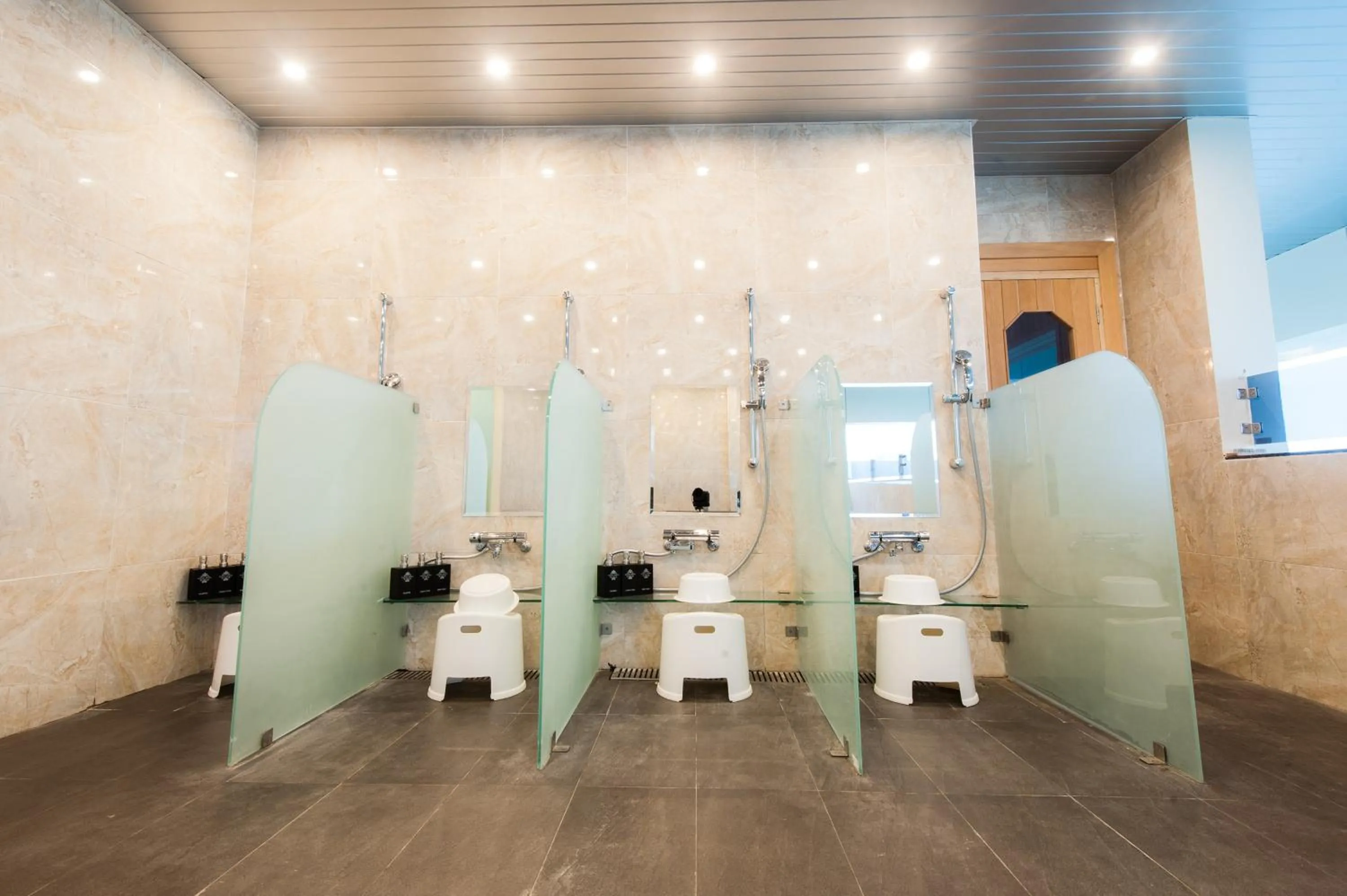 Shower in Sakura Hotel