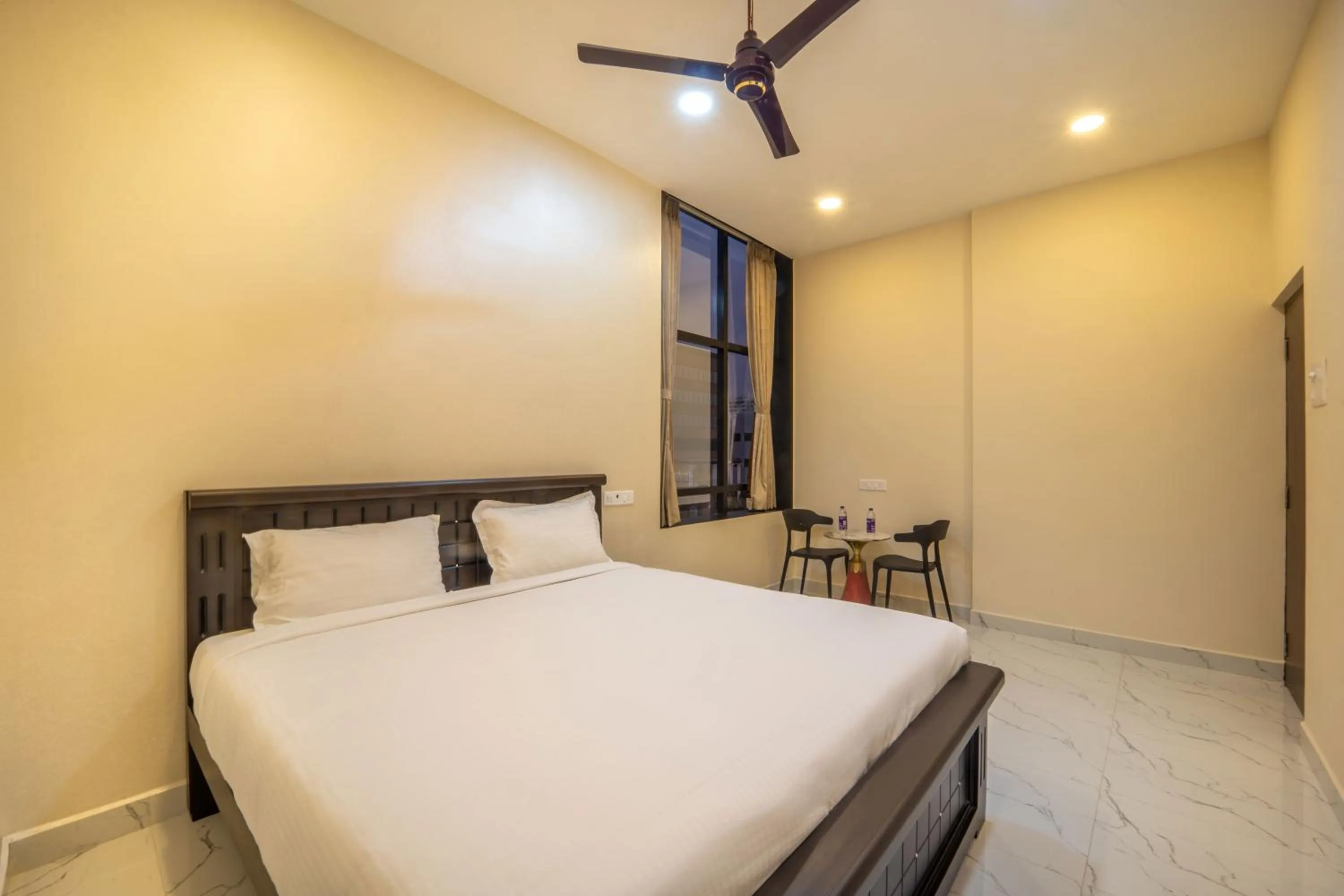 Photo of the whole room, Bed in VR Paradise - Near SIPCOT Chennai OMR