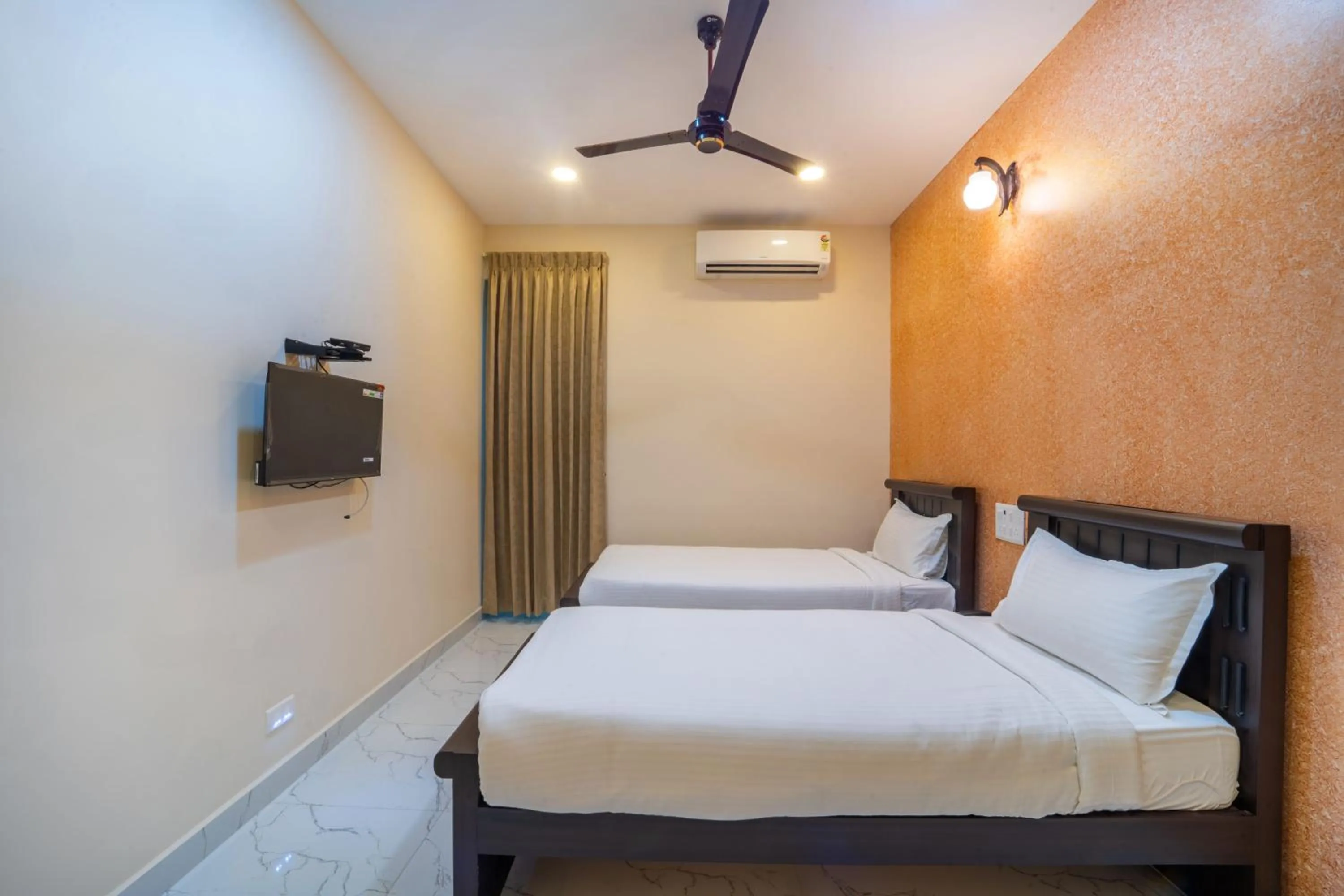 Bed in VR Paradise - Near SIPCOT Chennai OMR